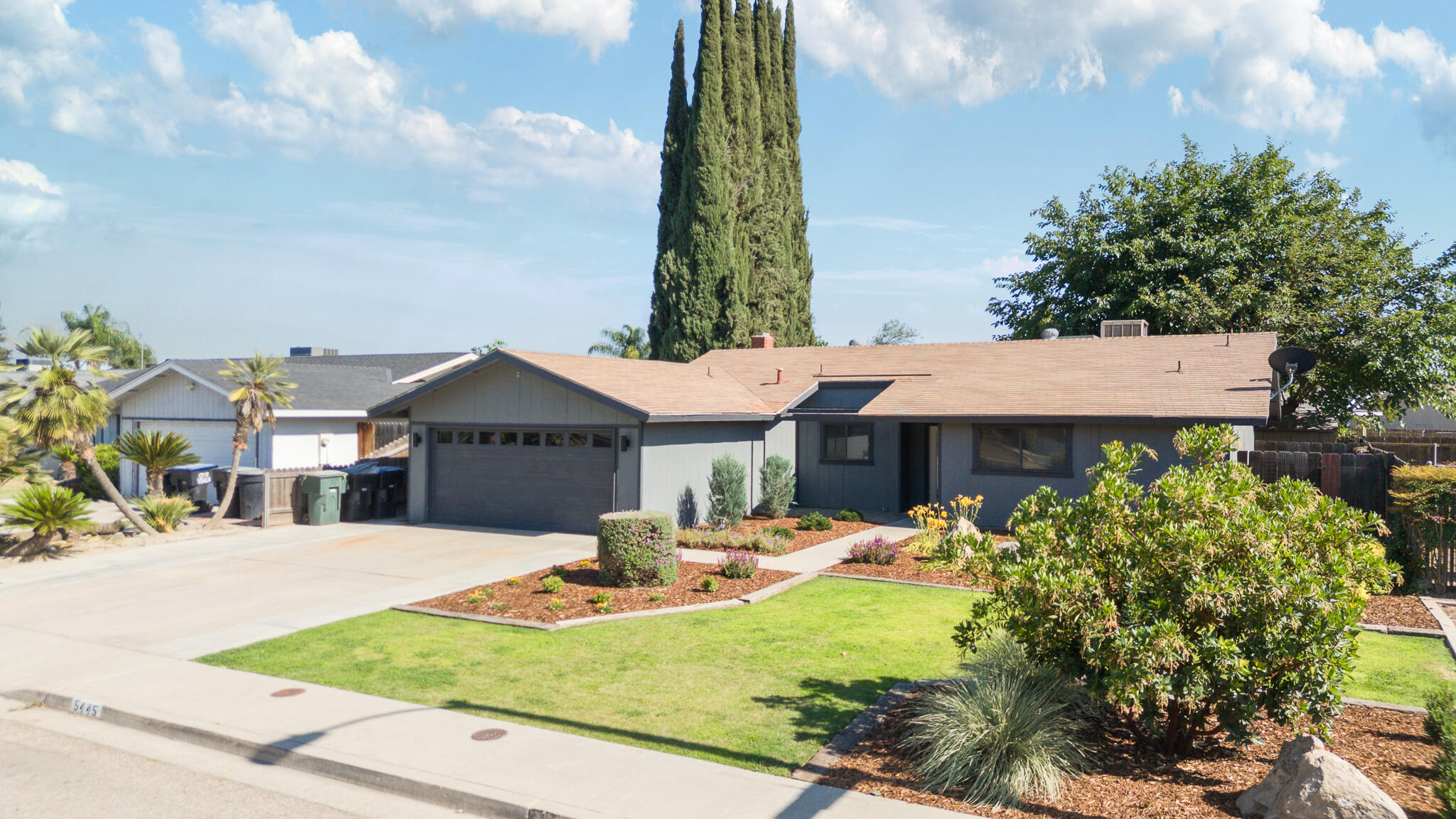 5445 W Harter Ave, Visalia, CA 93277