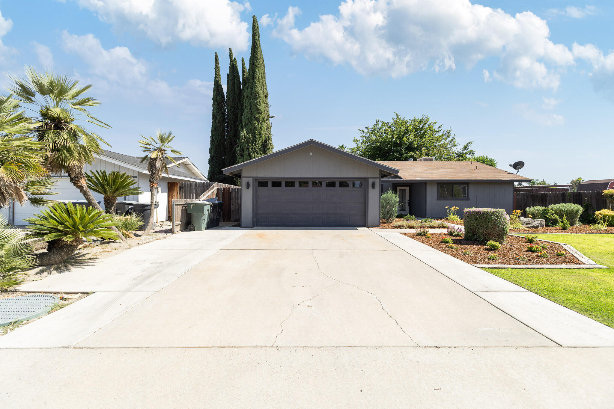 5445 W Harter Ave, Visalia, CA 93277