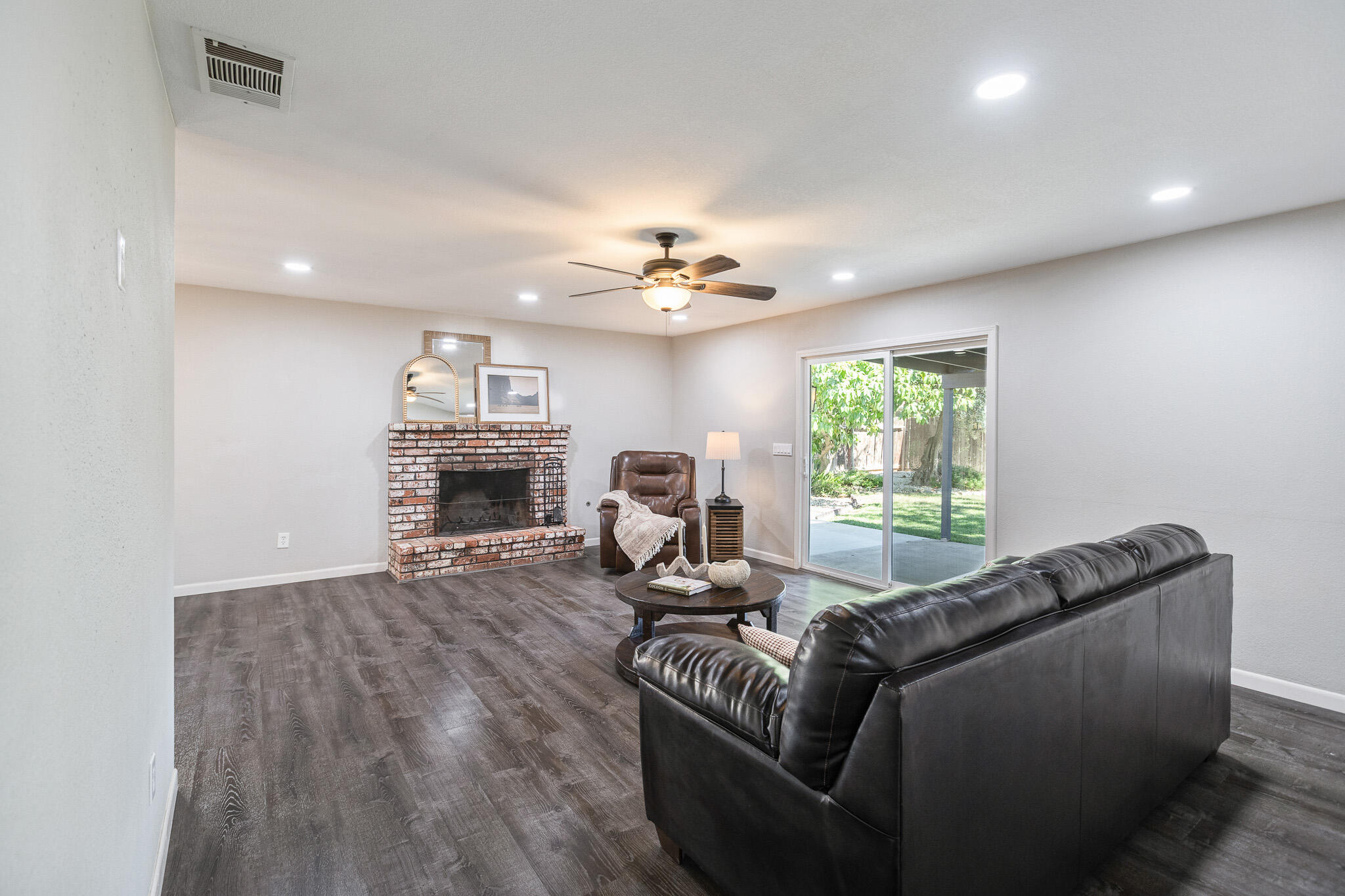 5445 W Harter Ave, Visalia, CA 93277