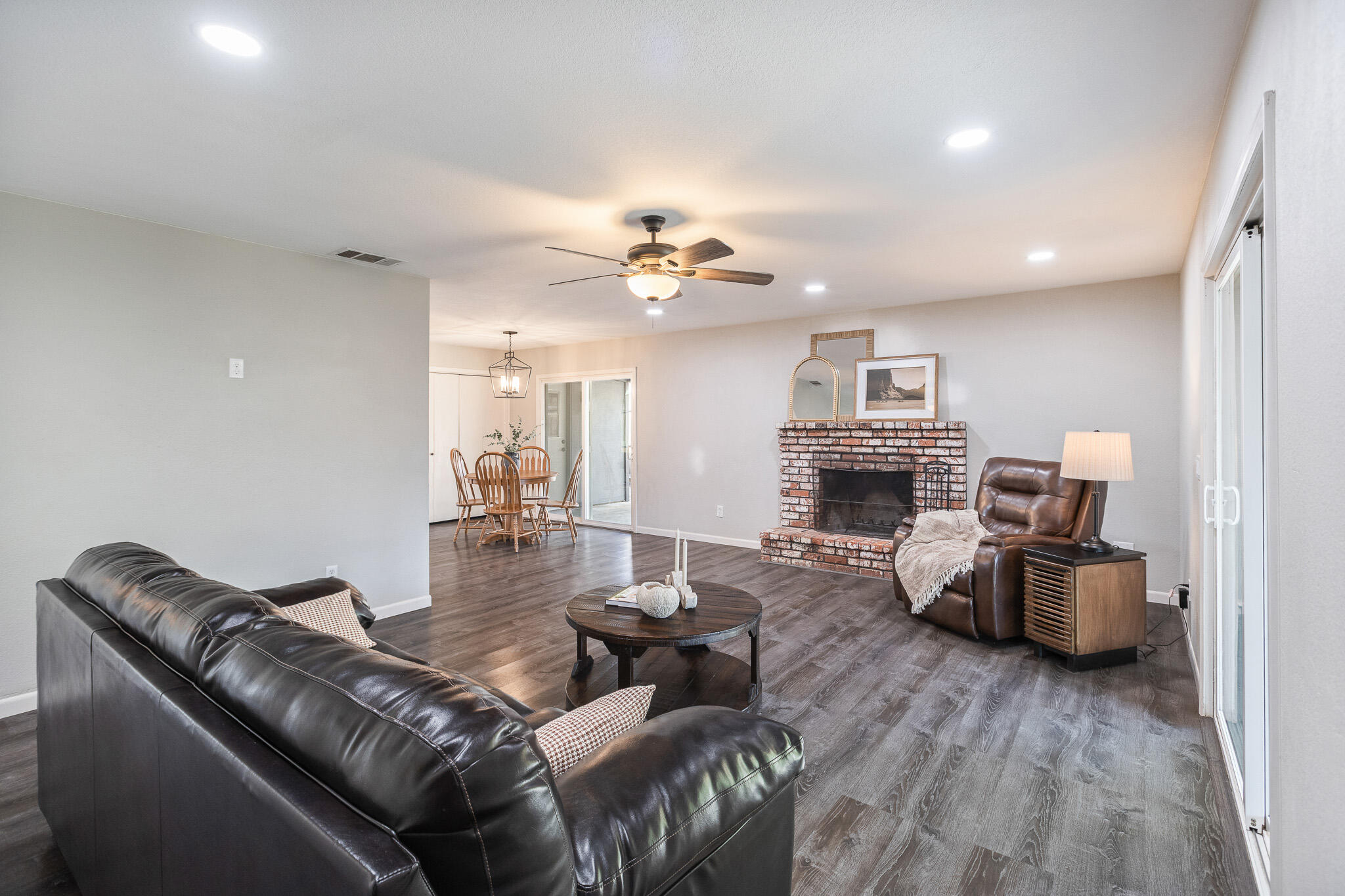 5445 W Harter Ave, Visalia, CA 93277