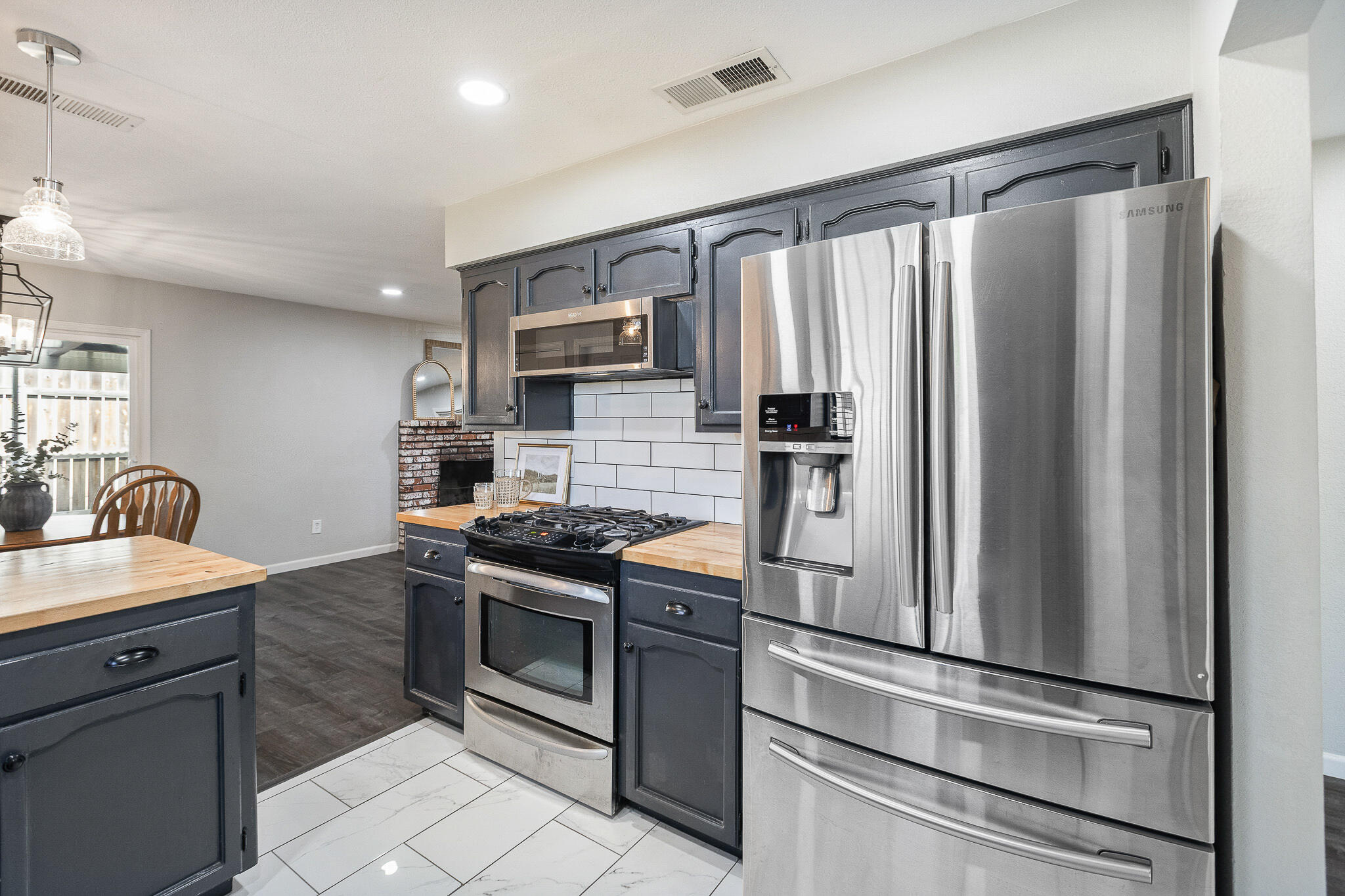 5445 W Harter Ave, Visalia, CA 93277