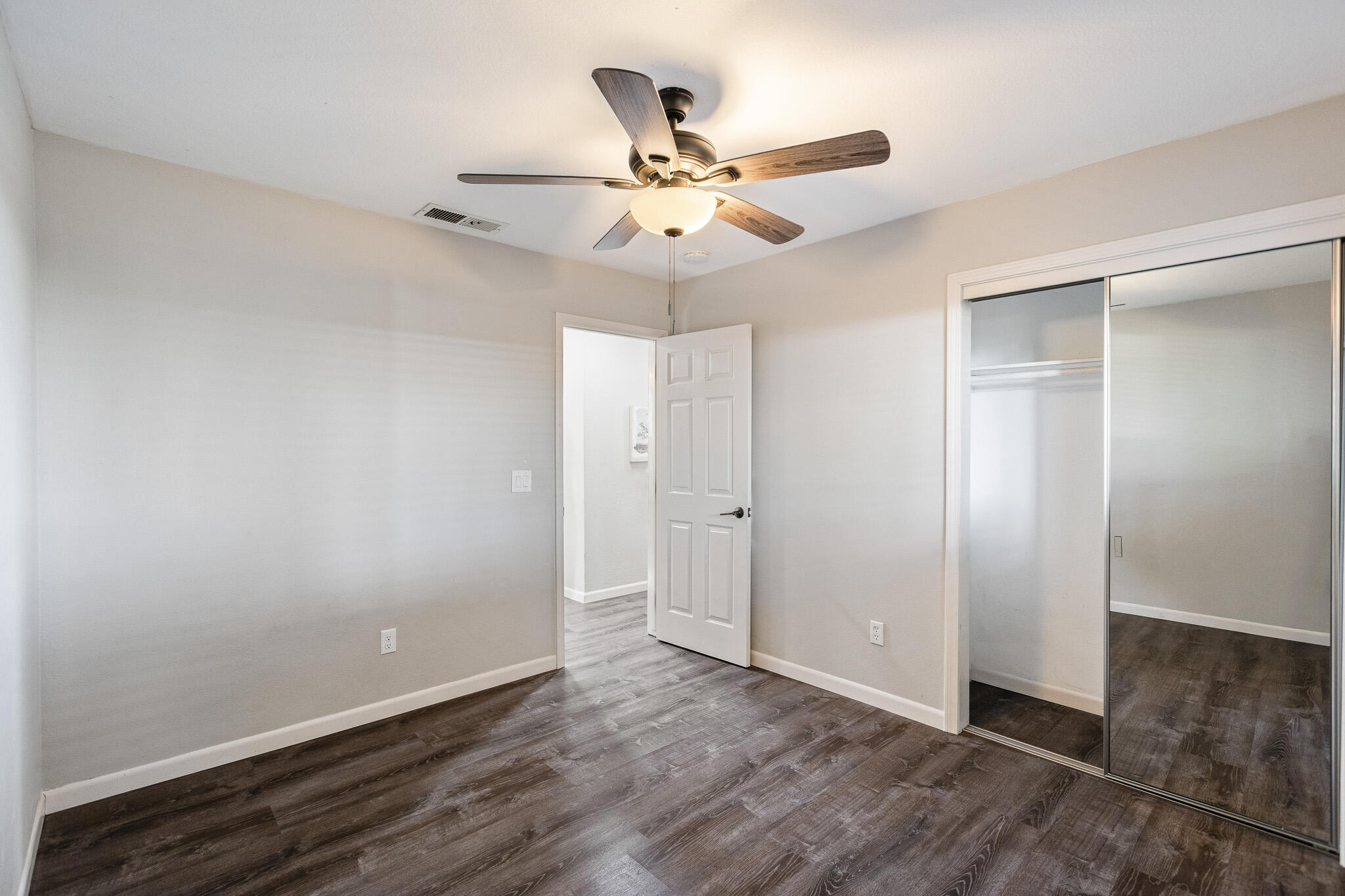 5445 W Harter Ave, Visalia, CA 93277