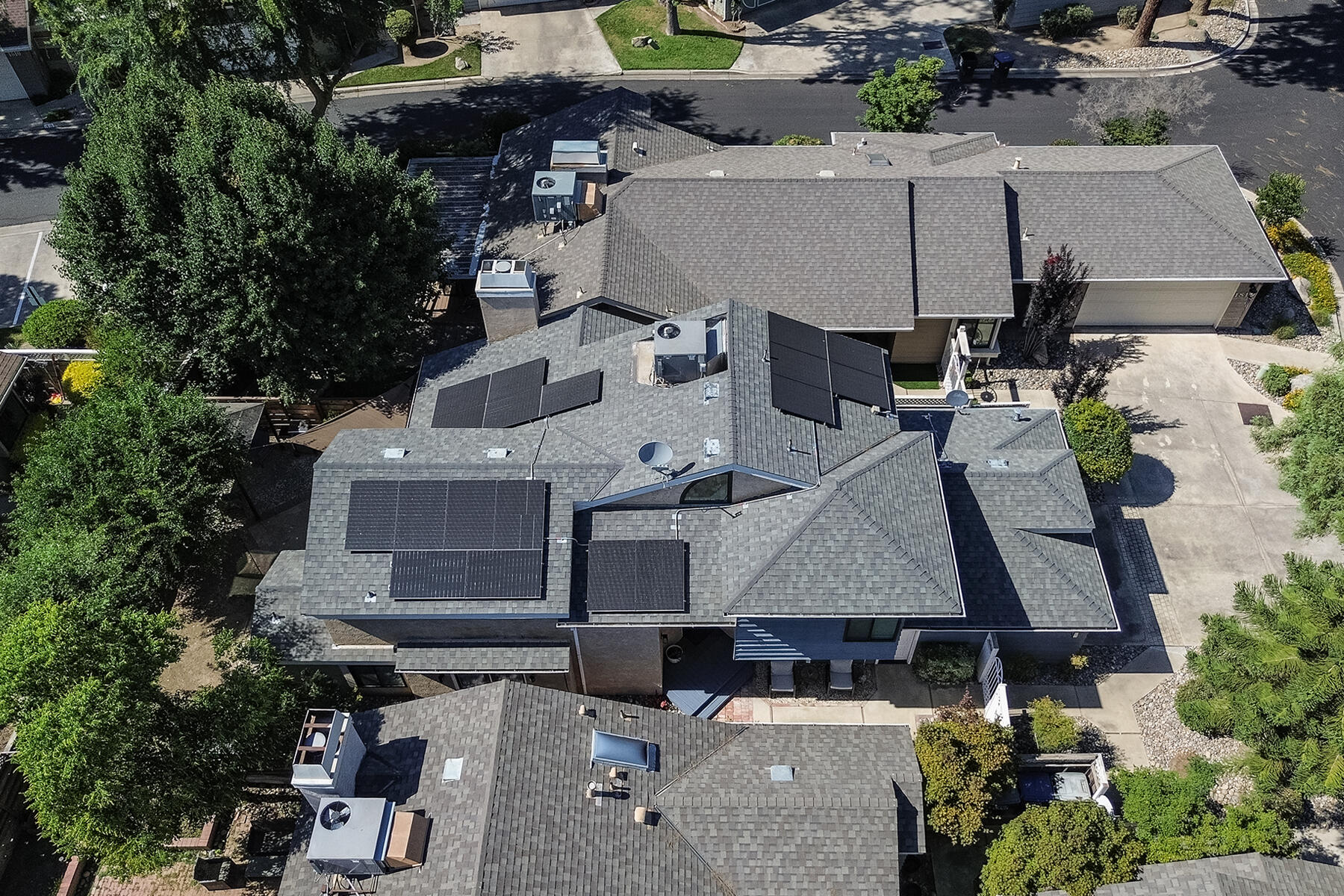 1819 S Stover St, Visalia, CA 93292