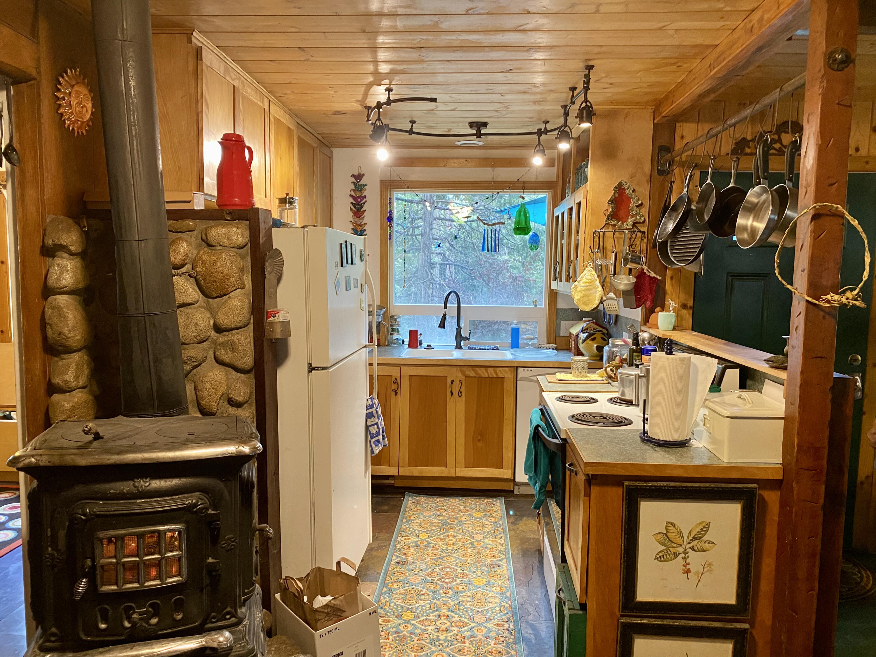1883 James Dr, Springville, CA 93265