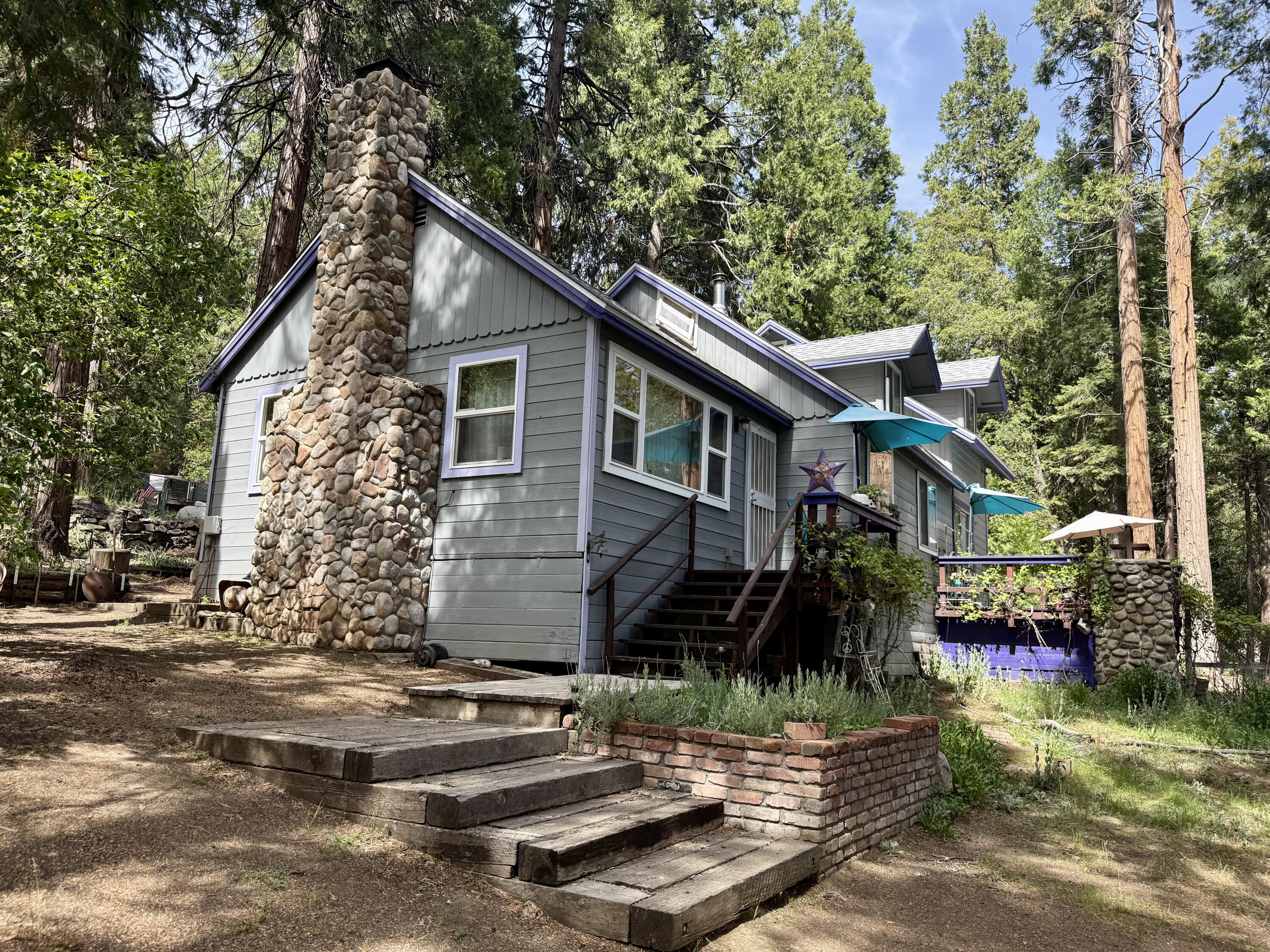 1883 James Dr, Springville, CA 93265