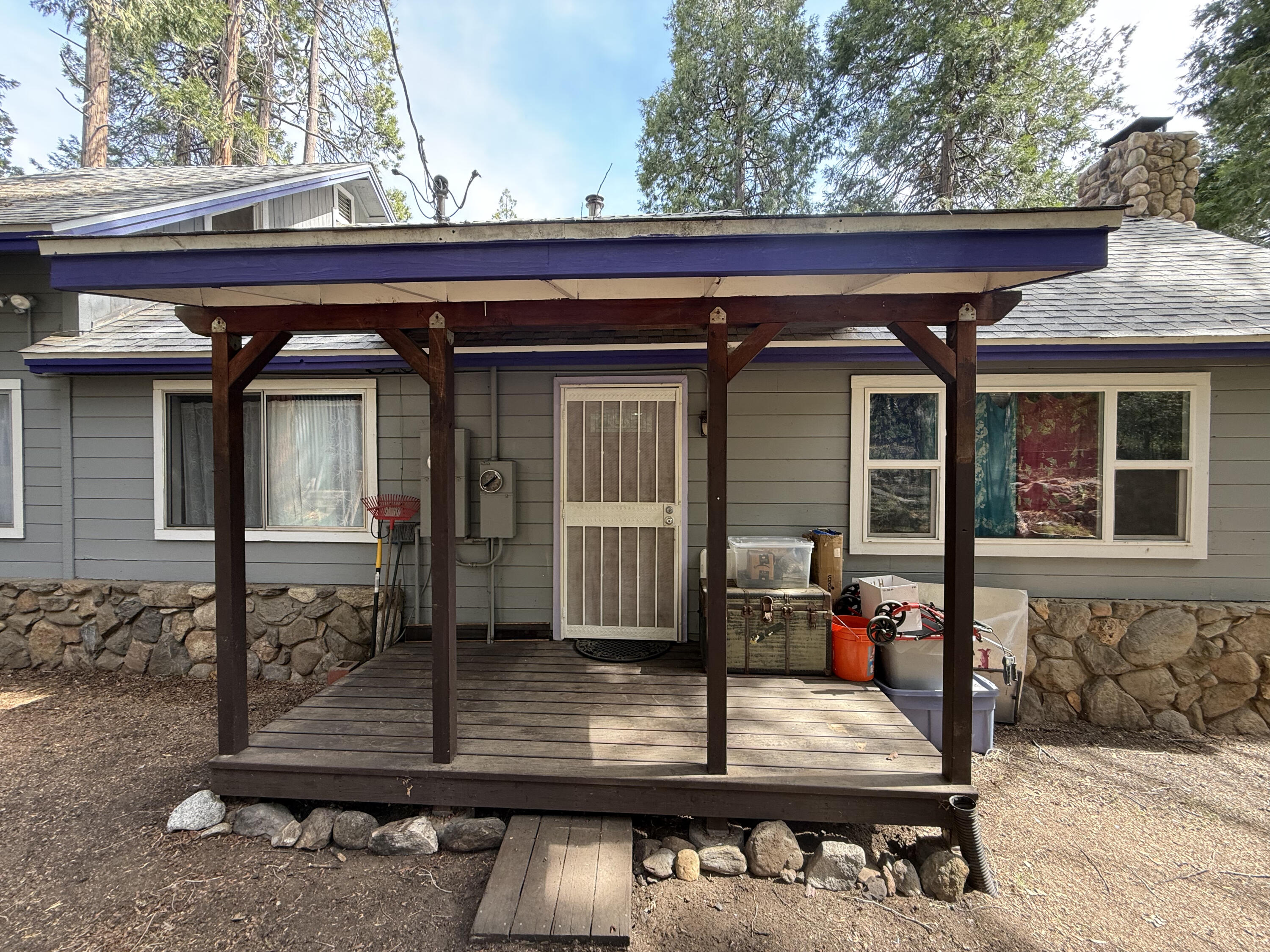 1883 James Dr, Springville, CA 93265