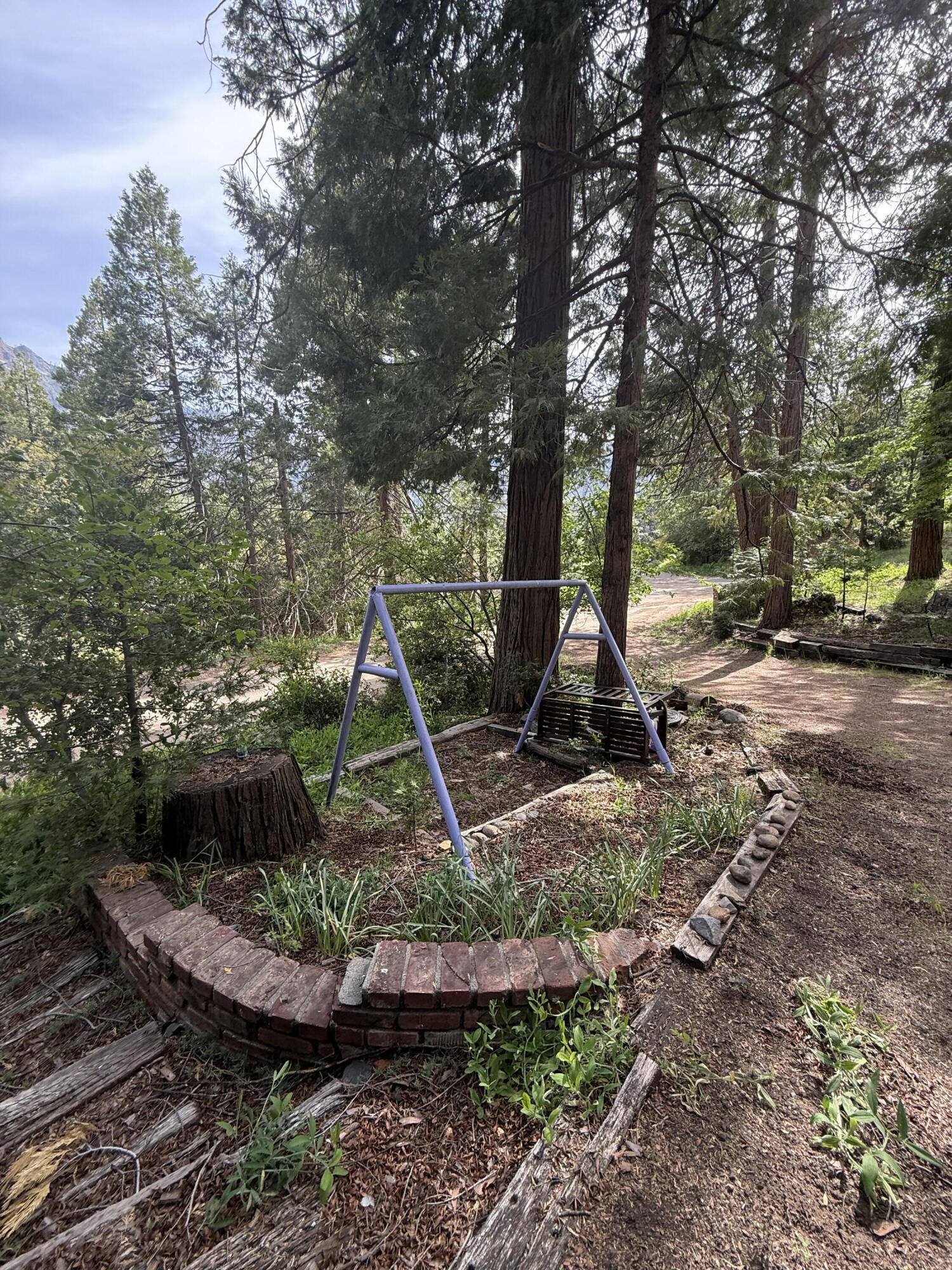 1883 James Dr, Springville, CA 93265