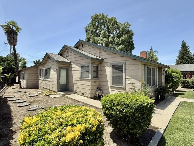1709 W Main St, Visalia, CA 93291