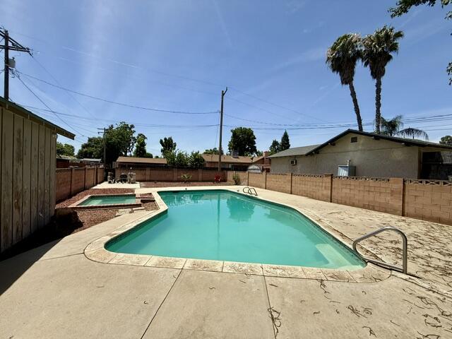 1709 W Main St, Visalia, CA 93291