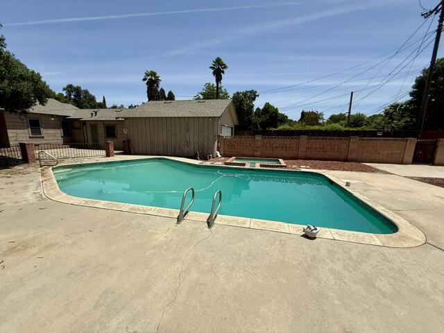 1709 W Main St, Visalia, CA 93291