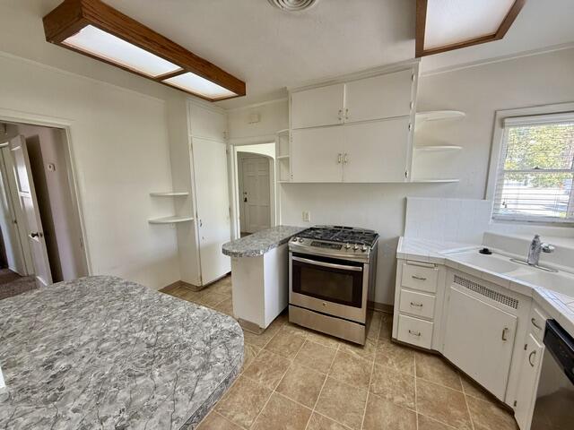 1709 W Main St, Visalia, CA 93291
