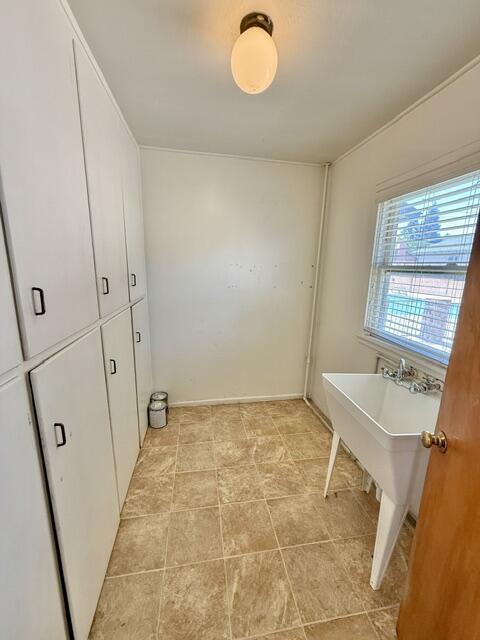 1709 W Main St, Visalia, CA 93291
