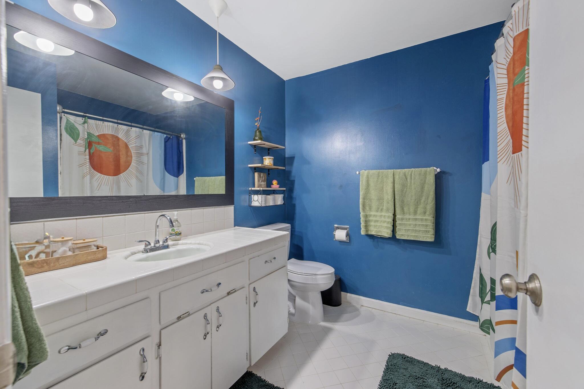 700 W Pine St, Exeter, CA 93221