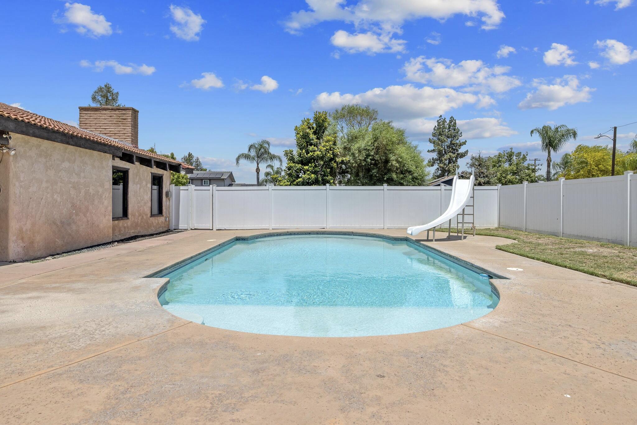 700 W Pine St, Exeter, CA 93221