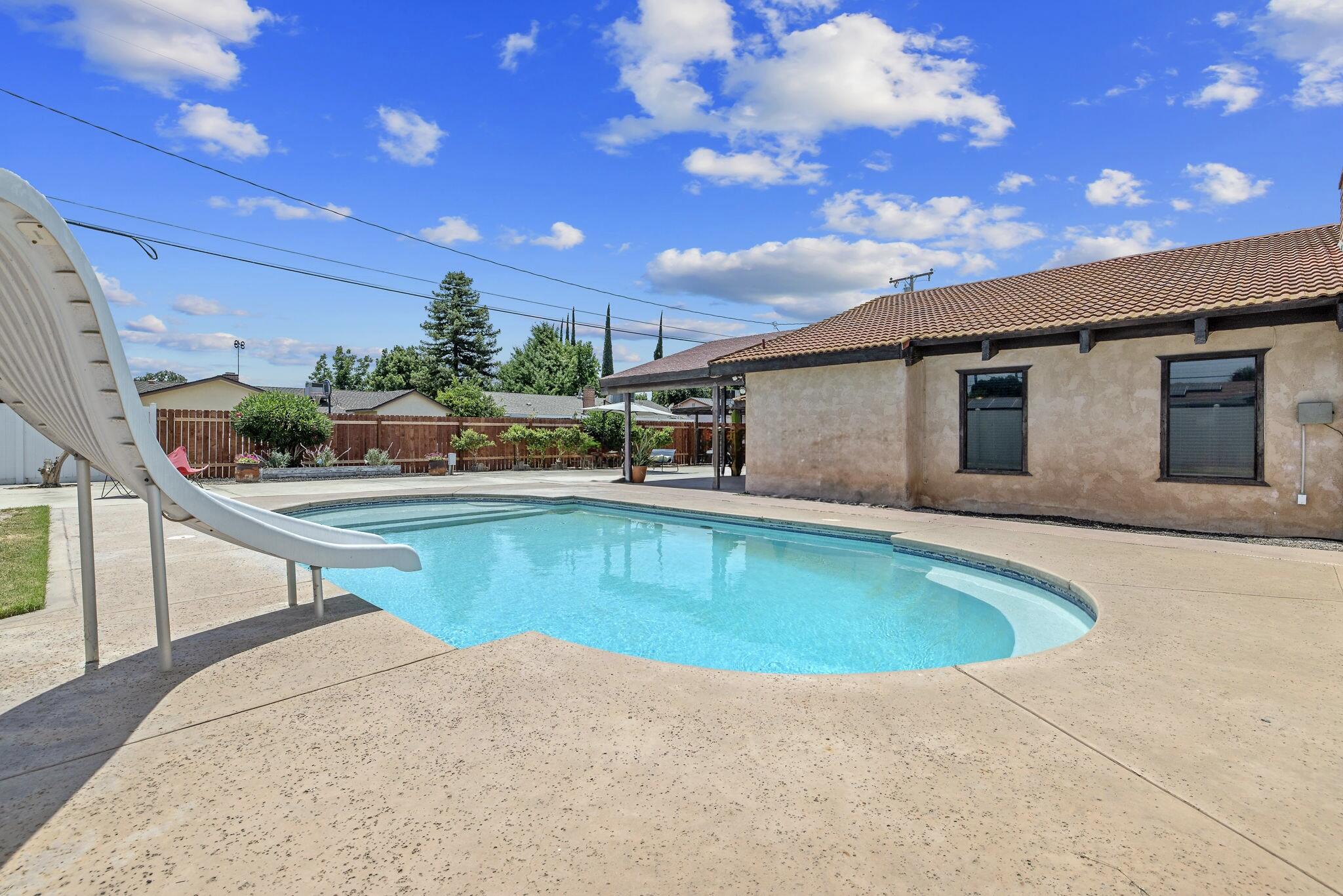 700 W Pine St, Exeter, CA 93221