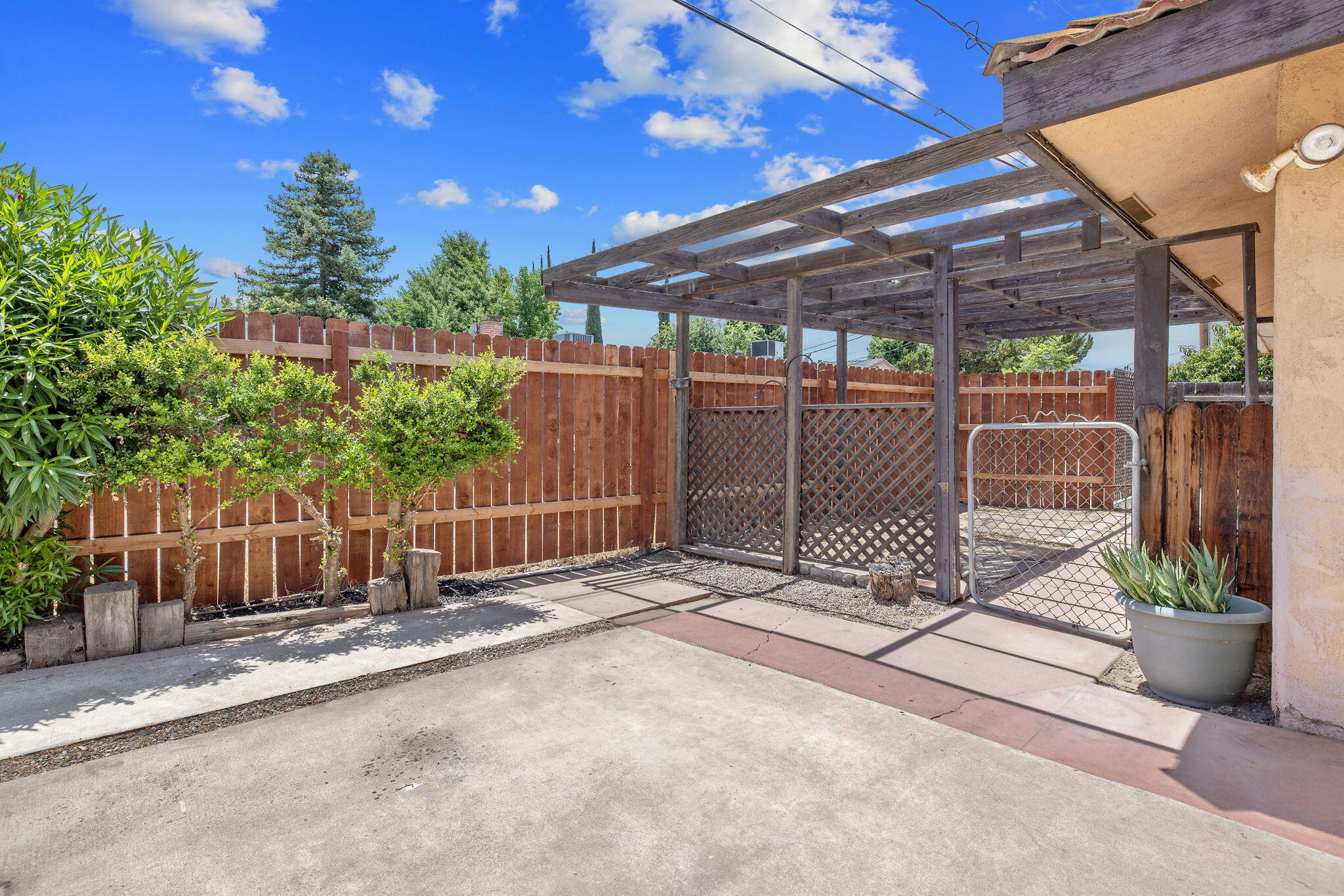 700 W Pine St, Exeter, CA 93221