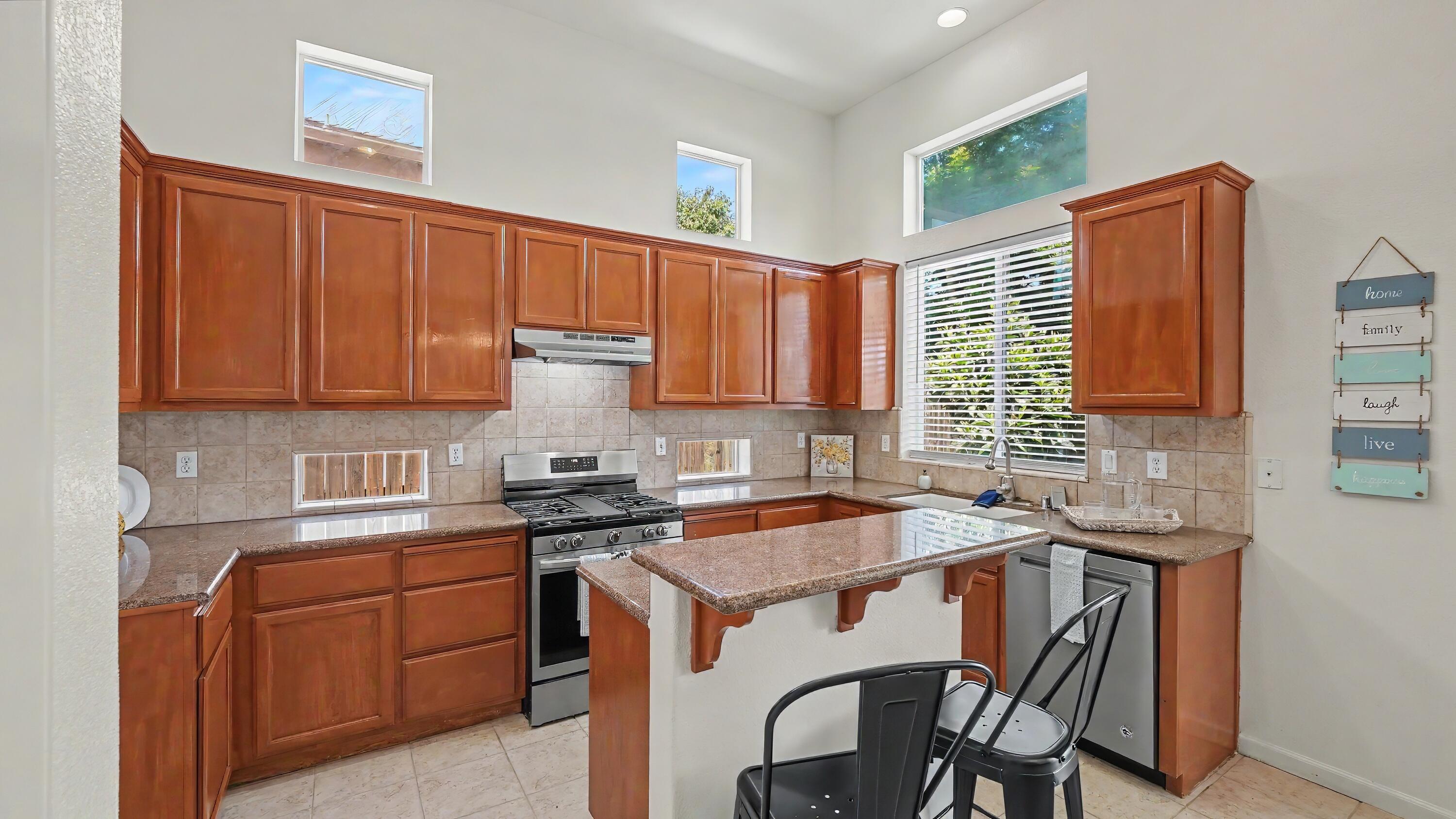 4212 W Clinton Ct, Visalia, CA 93291