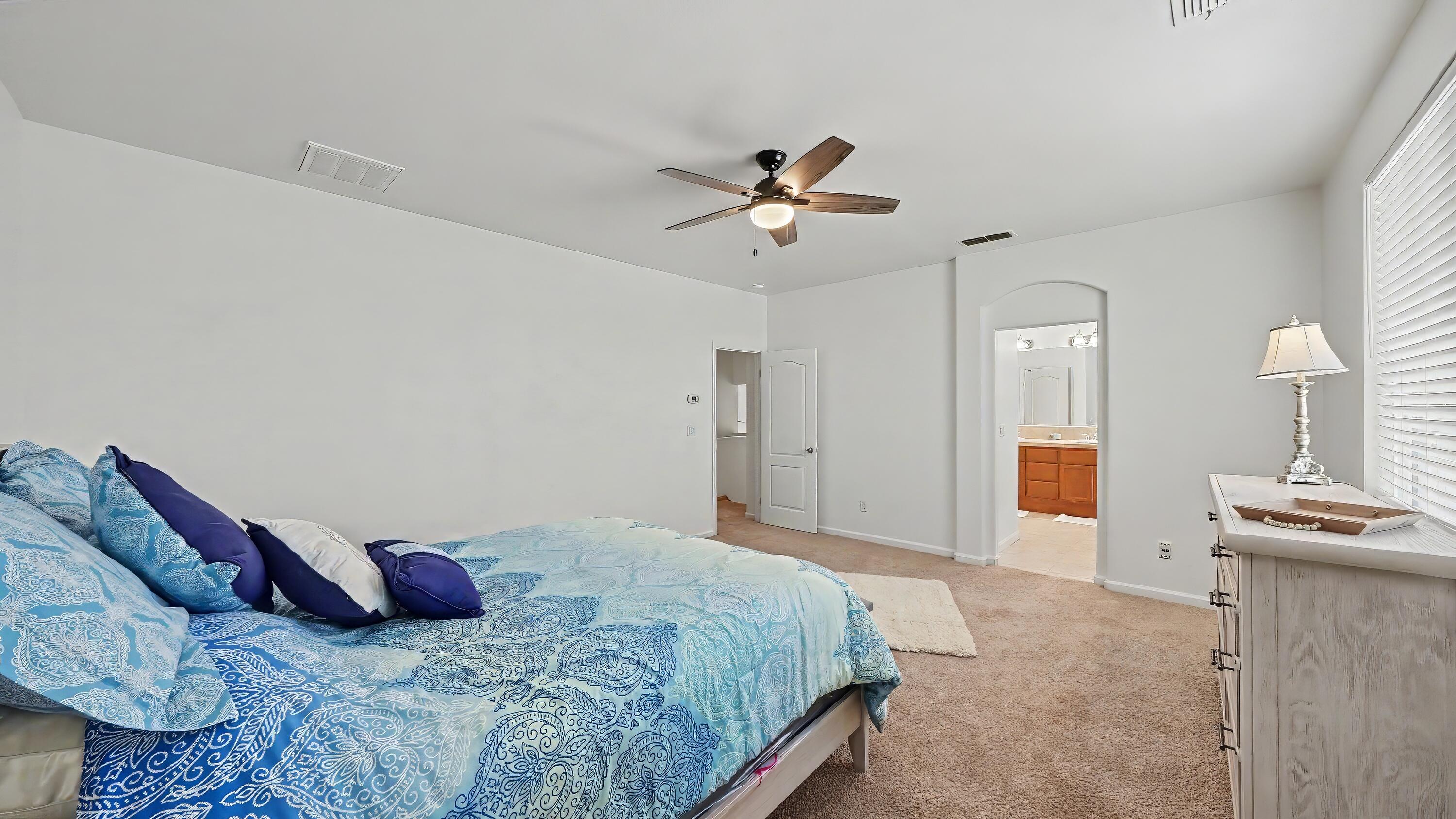 4212 W Clinton Ct, Visalia, CA 93291