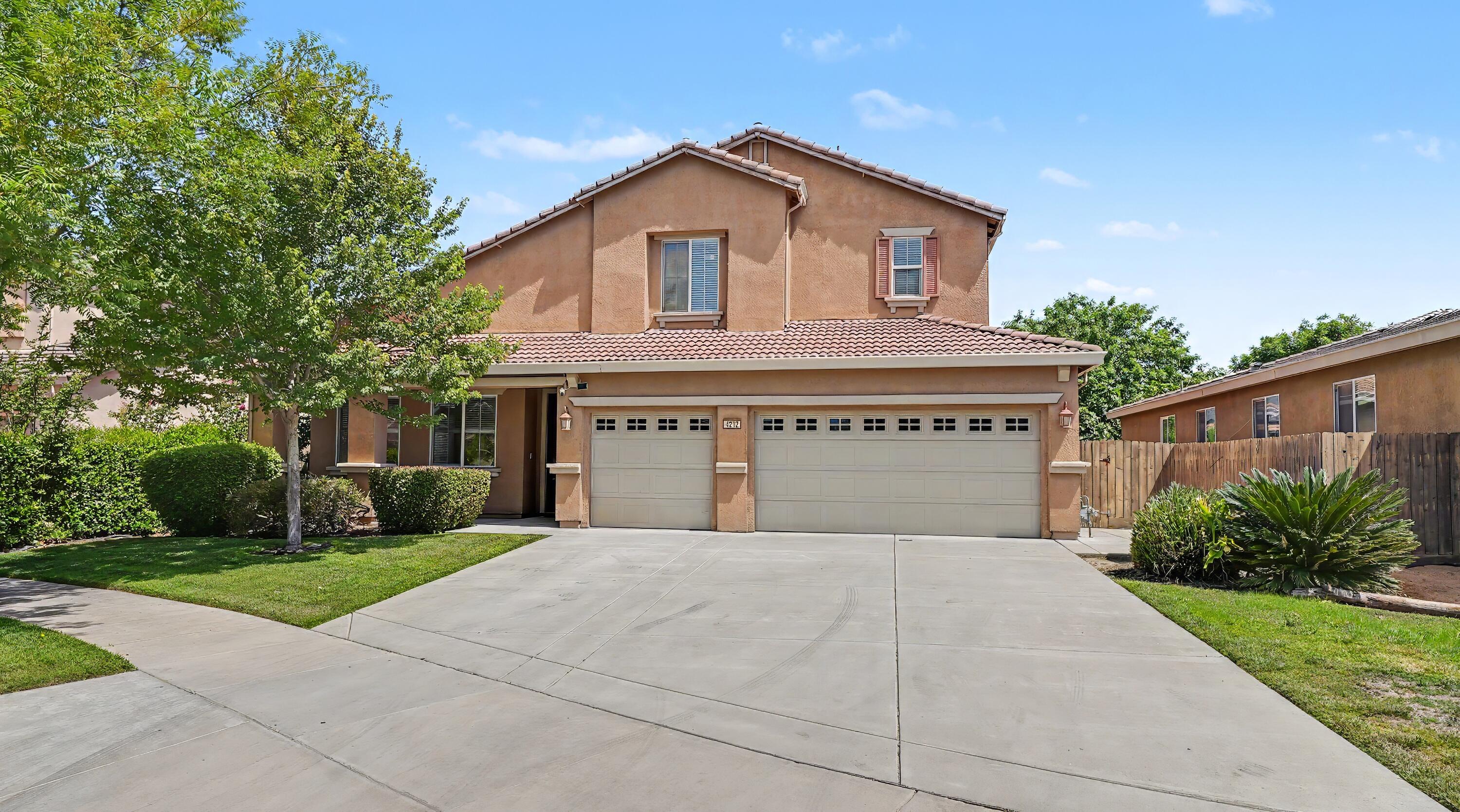 4212 W Clinton Ct, Visalia, CA 93291