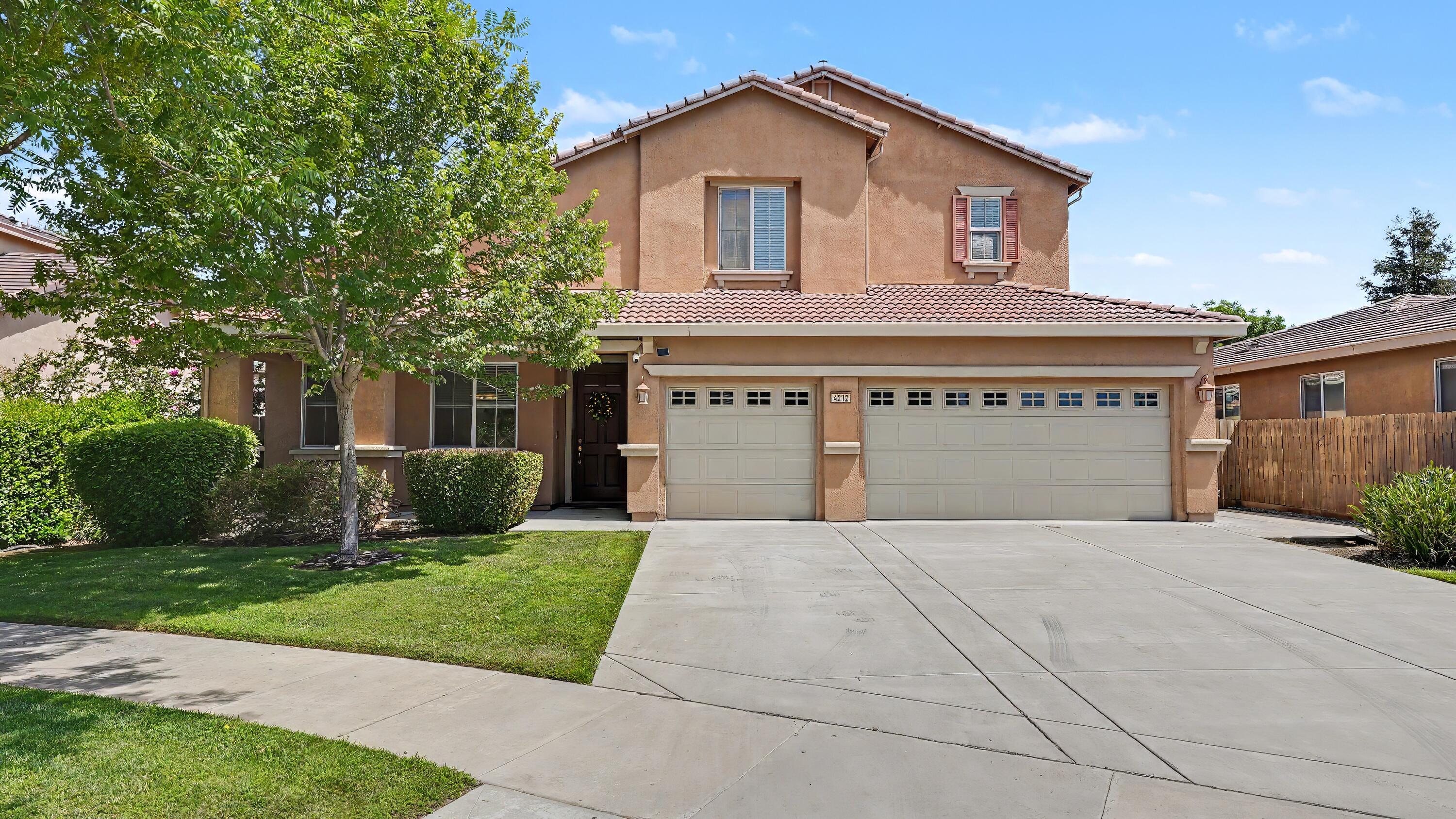4212 W Clinton Ct, Visalia, CA 93291