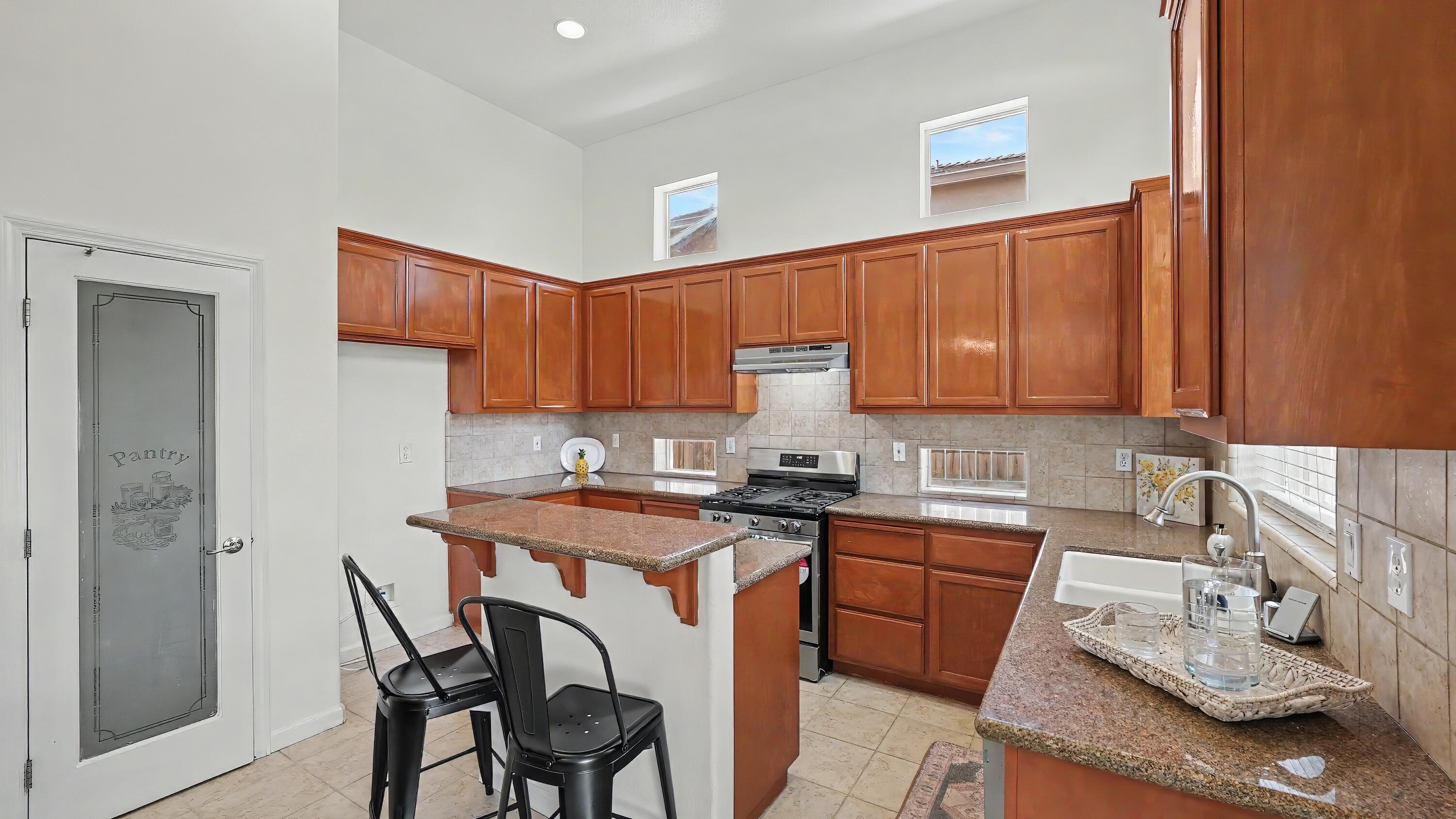4212 W Clinton Ct, Visalia, CA 93291