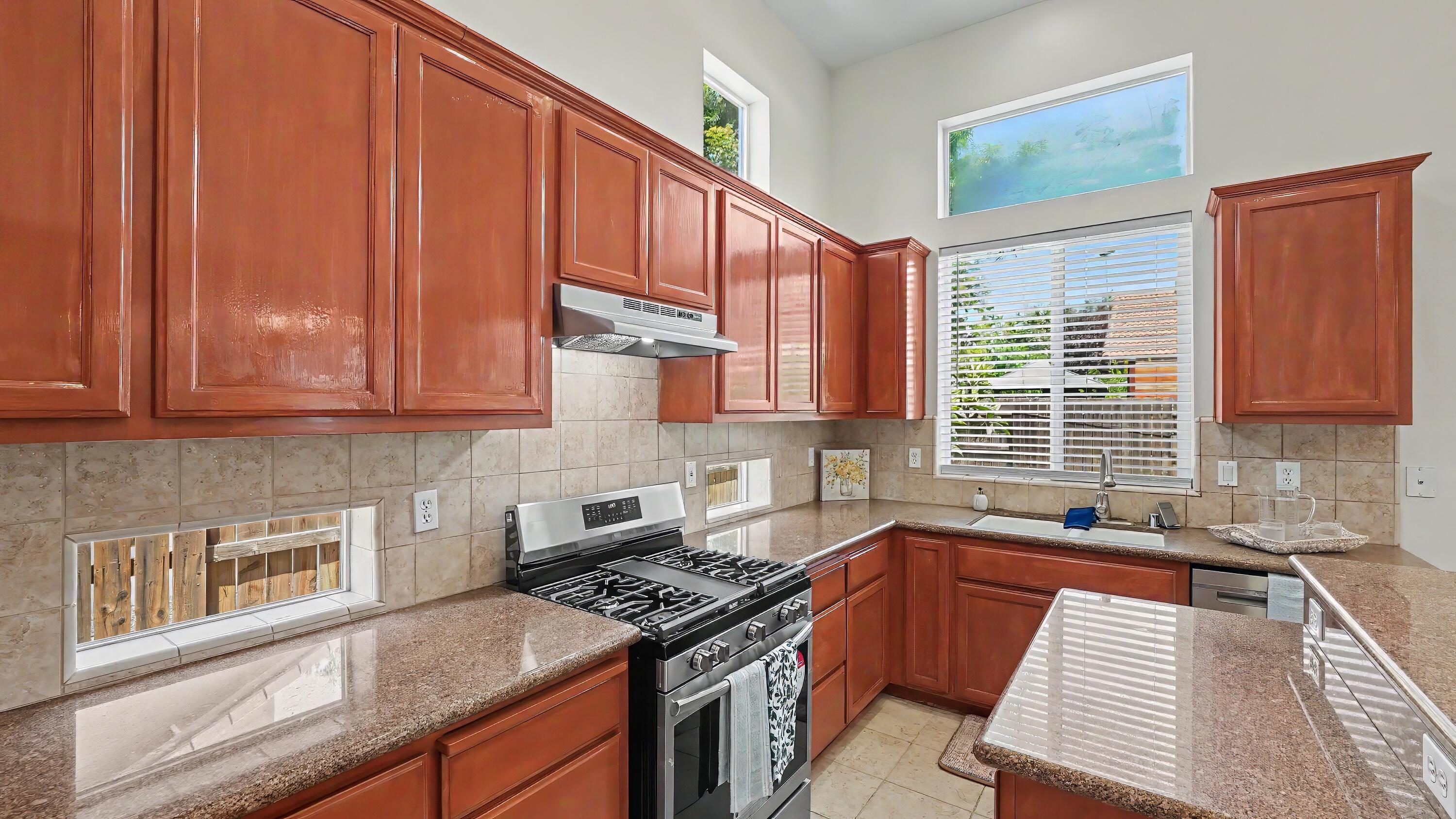 4212 W Clinton Ct, Visalia, CA 93291