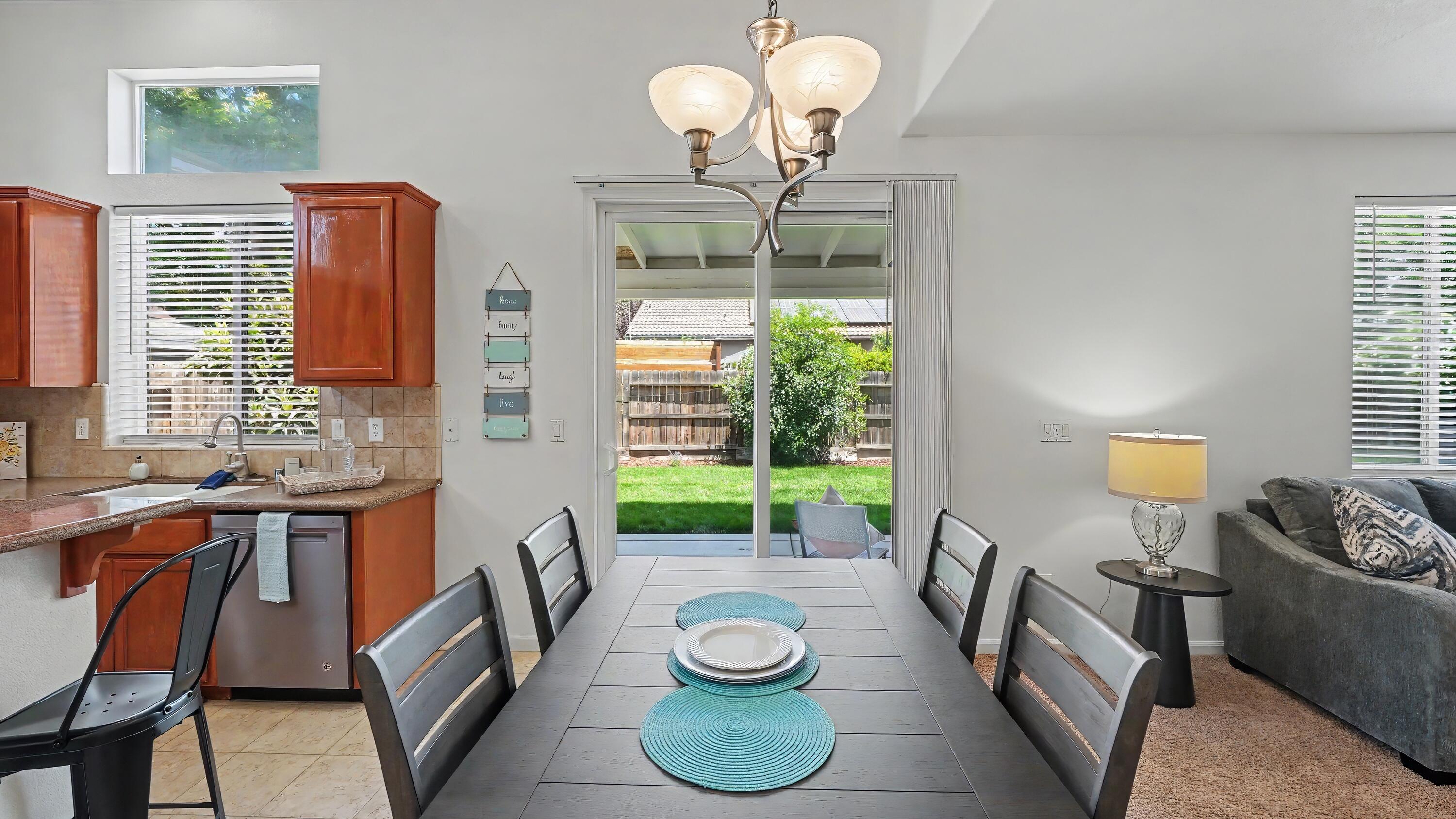 4212 W Clinton Ct, Visalia, CA 93291