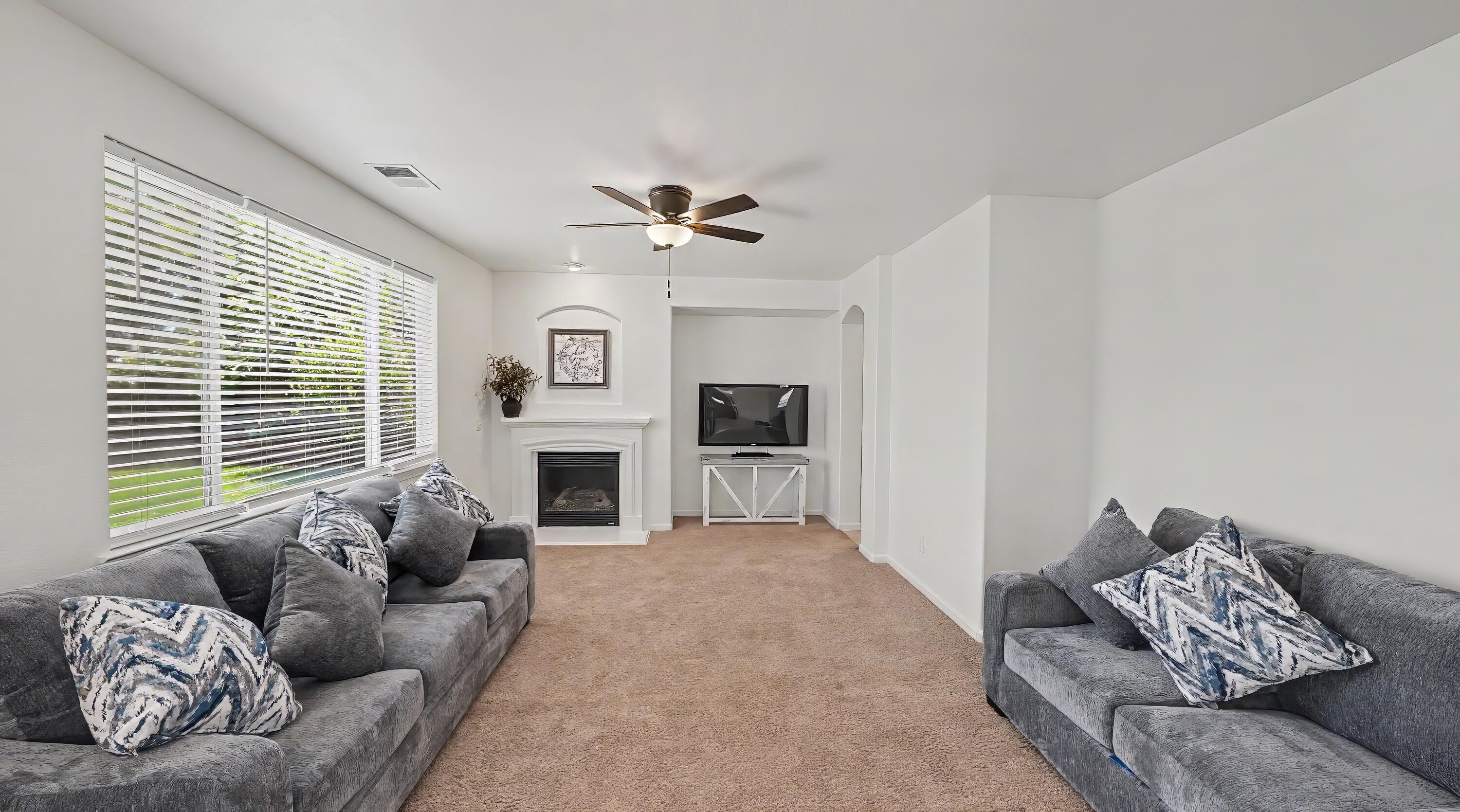 4212 W Clinton Ct, Visalia, CA 93291