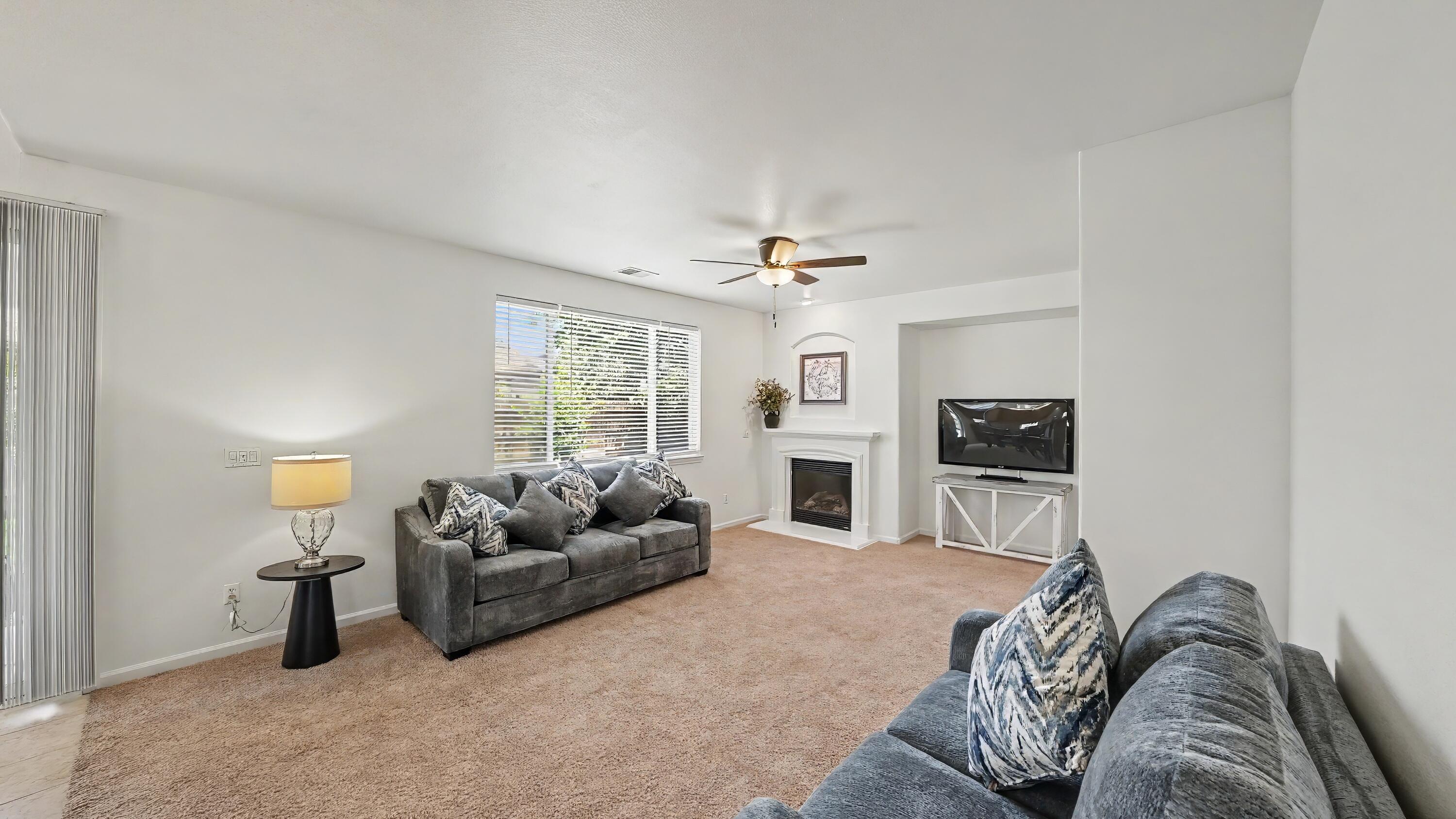 4212 W Clinton Ct, Visalia, CA 93291