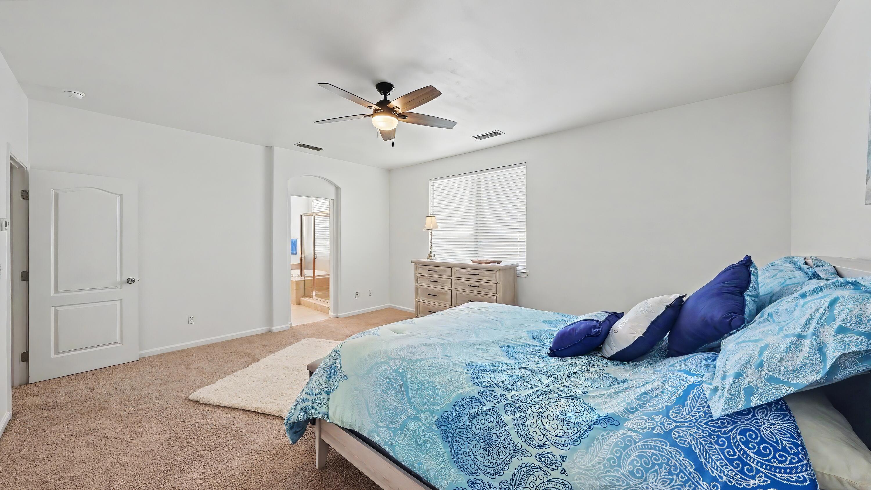 4212 W Clinton Ct, Visalia, CA 93291