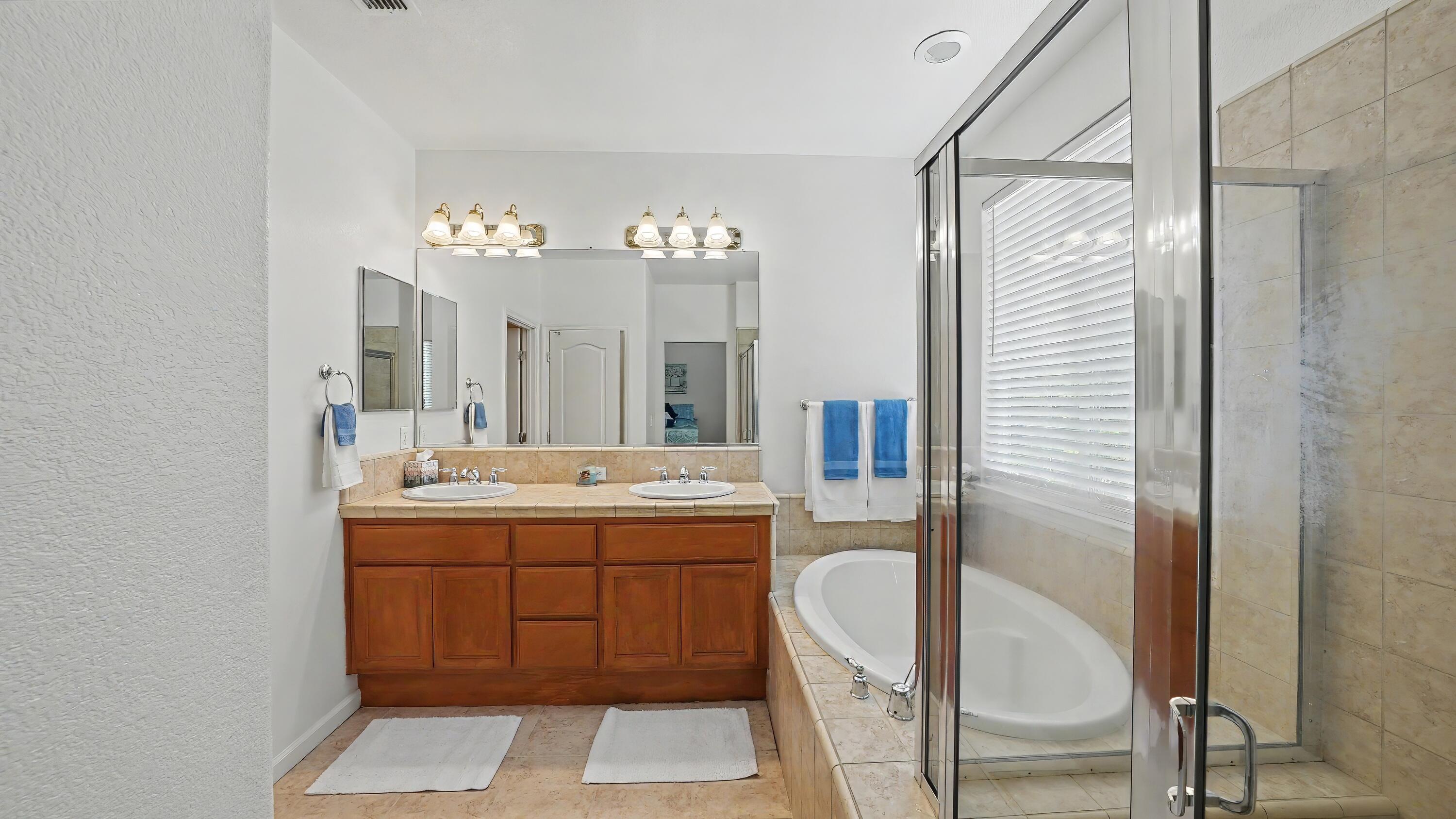 4212 W Clinton Ct, Visalia, CA 93291