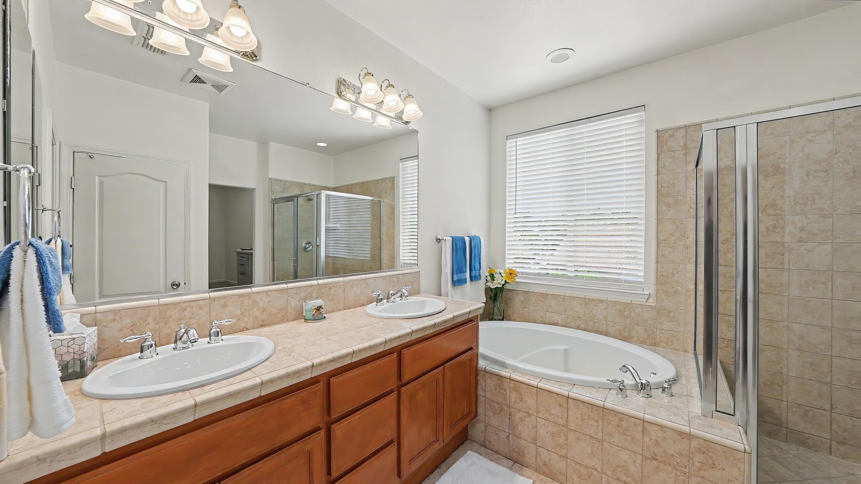 4212 W Clinton Ct, Visalia, CA 93291