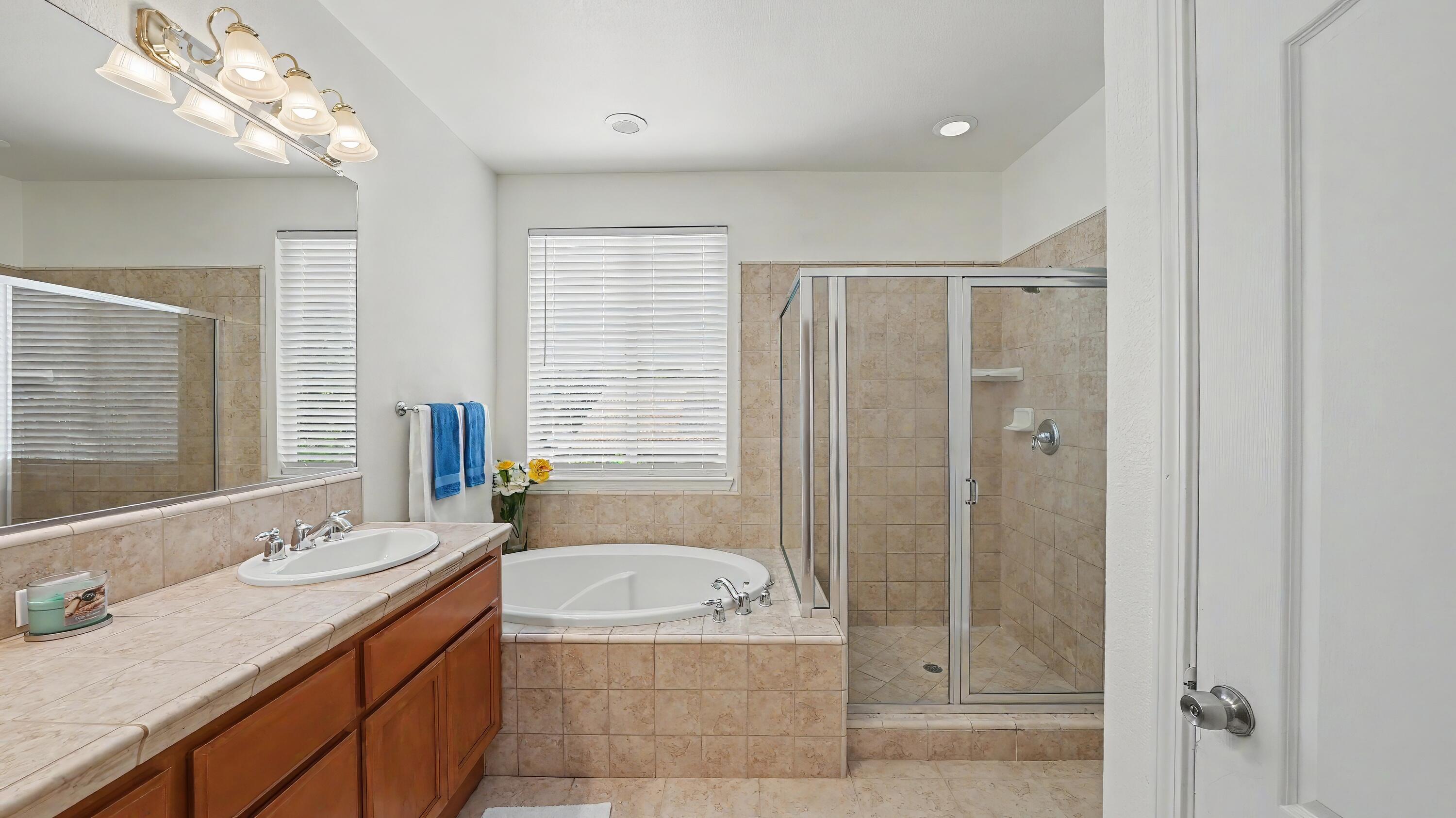 4212 W Clinton Ct, Visalia, CA 93291