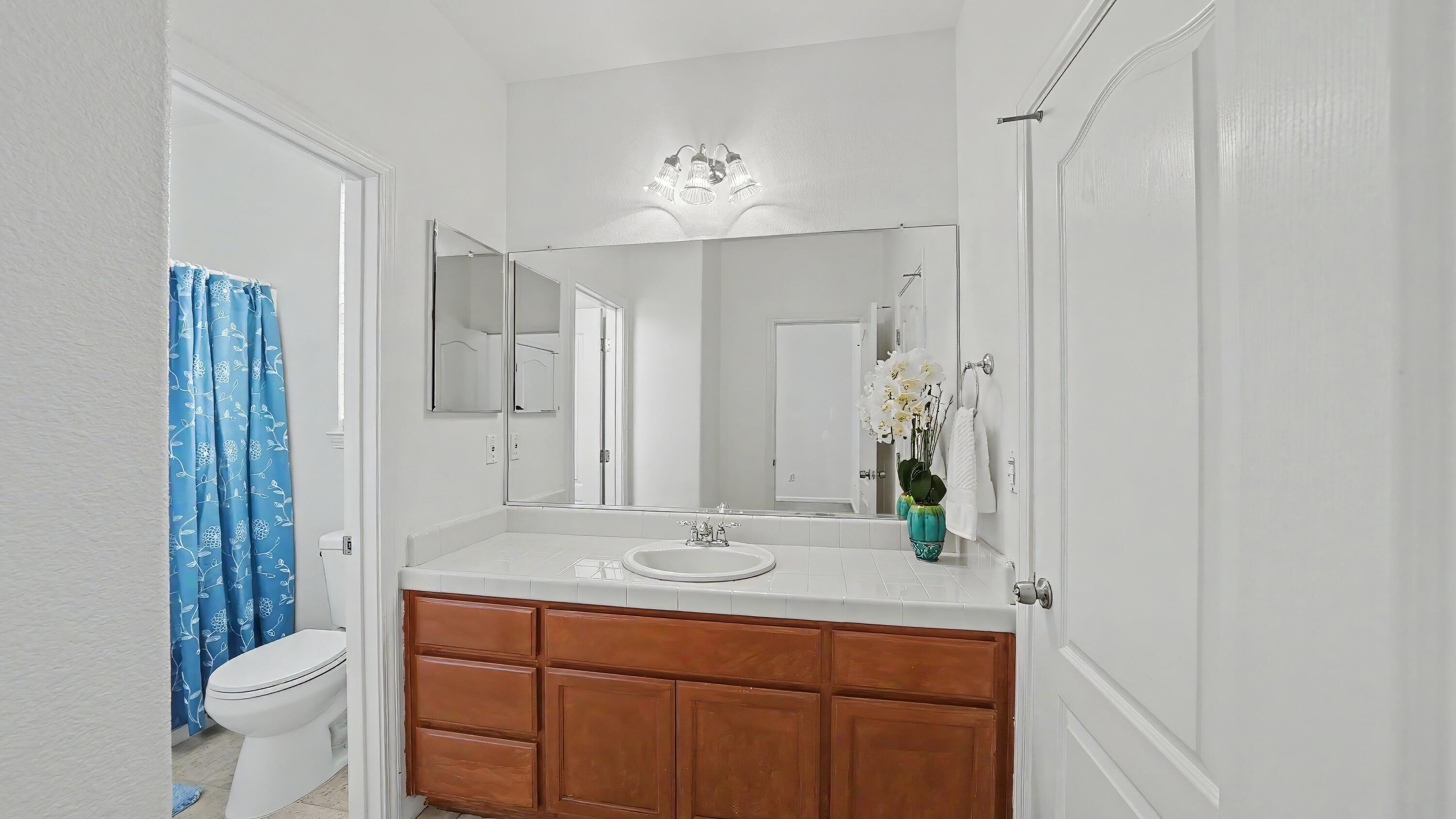 4212 W Clinton Ct, Visalia, CA 93291
