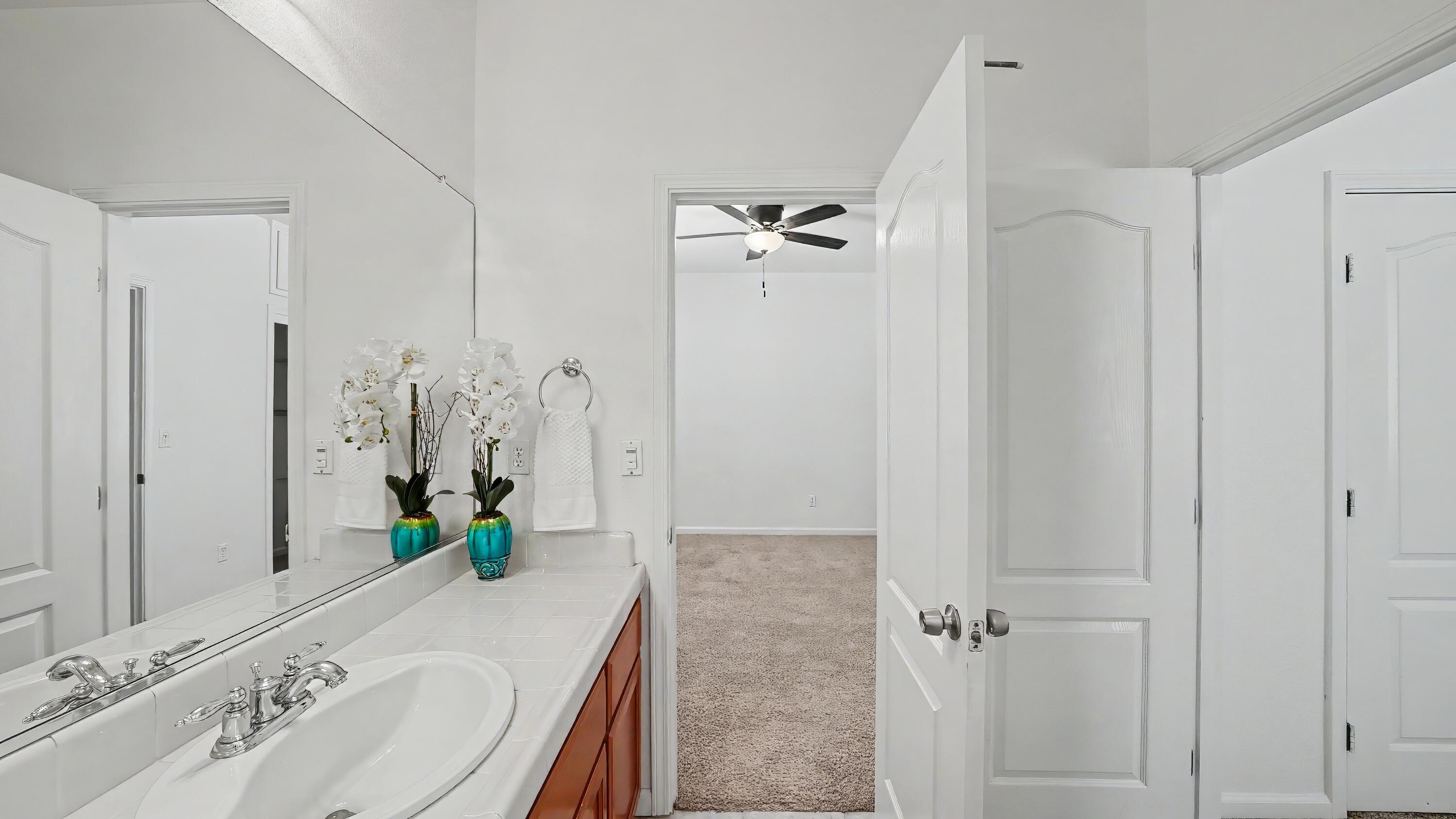 4212 W Clinton Ct, Visalia, CA 93291