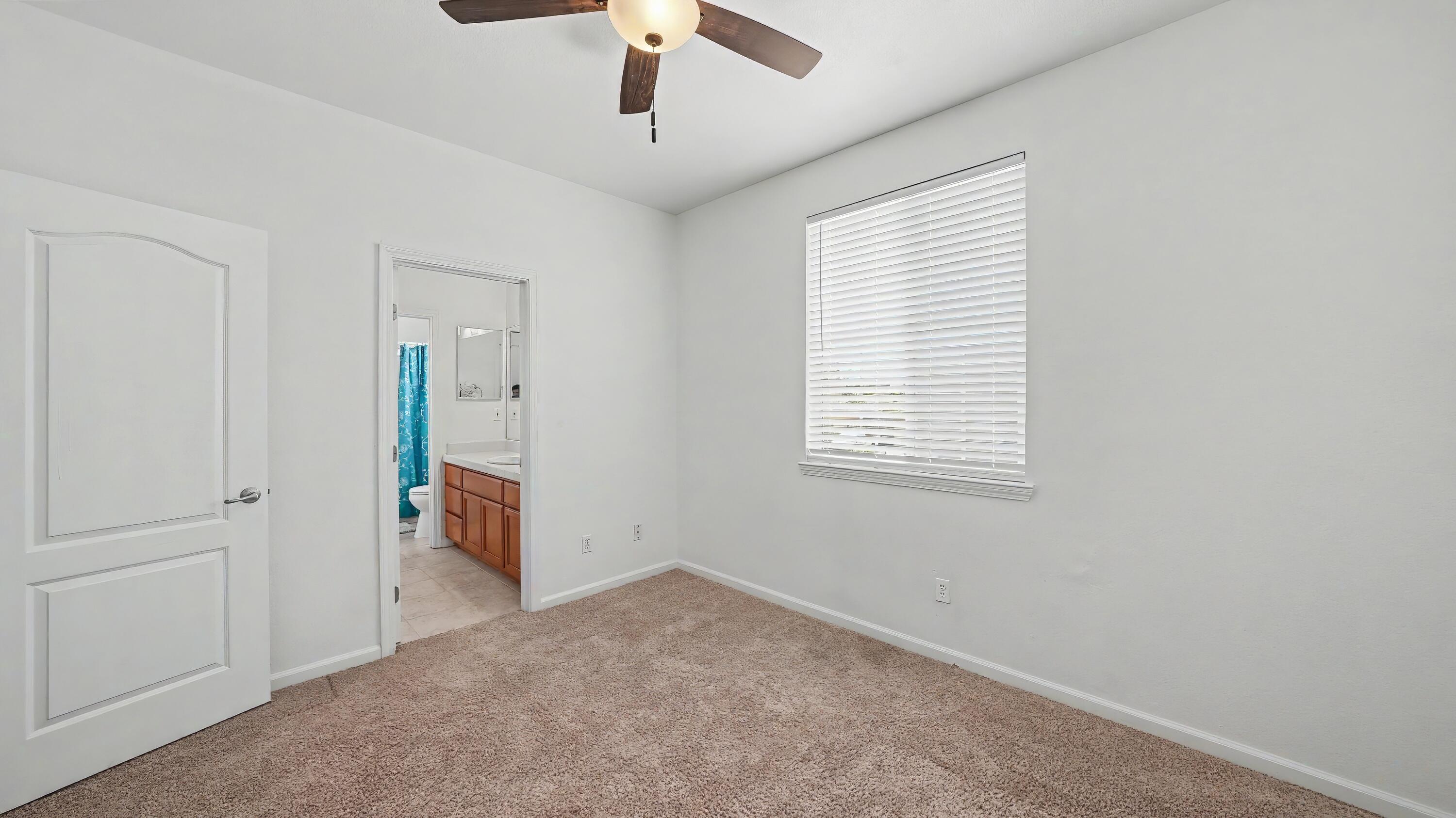 4212 W Clinton Ct, Visalia, CA 93291