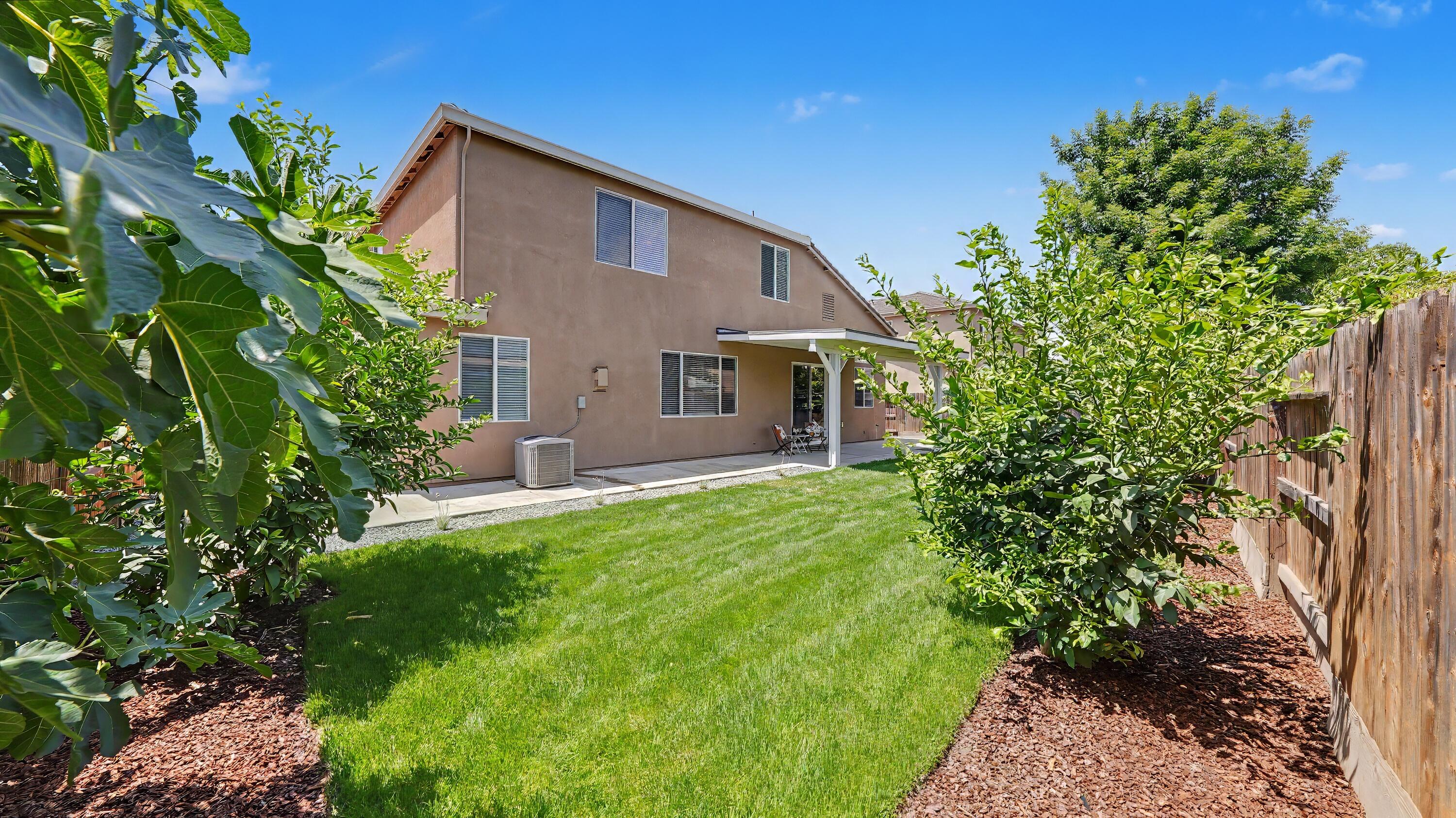 4212 W Clinton Ct, Visalia, CA 93291