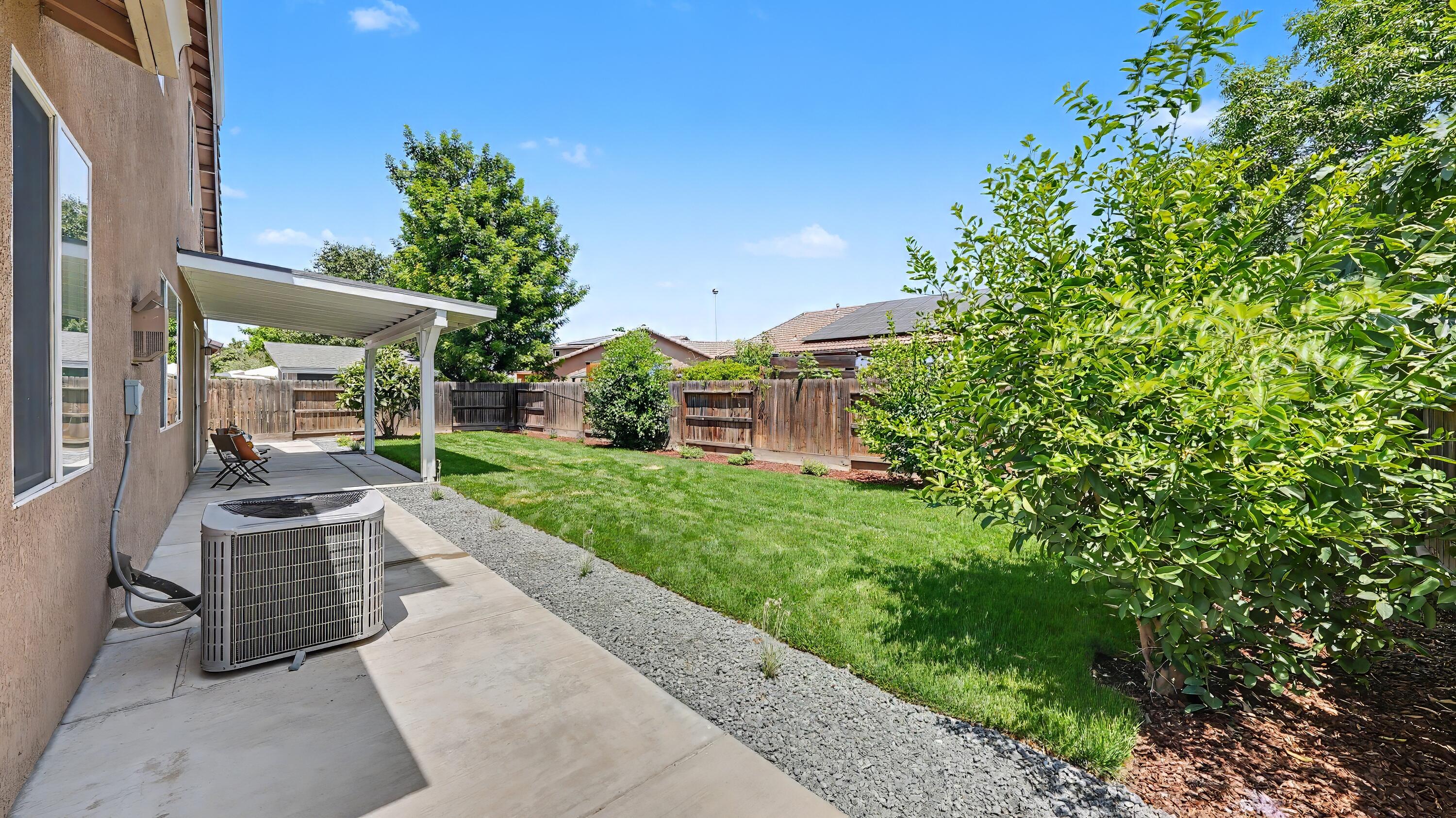 4212 W Clinton Ct, Visalia, CA 93291