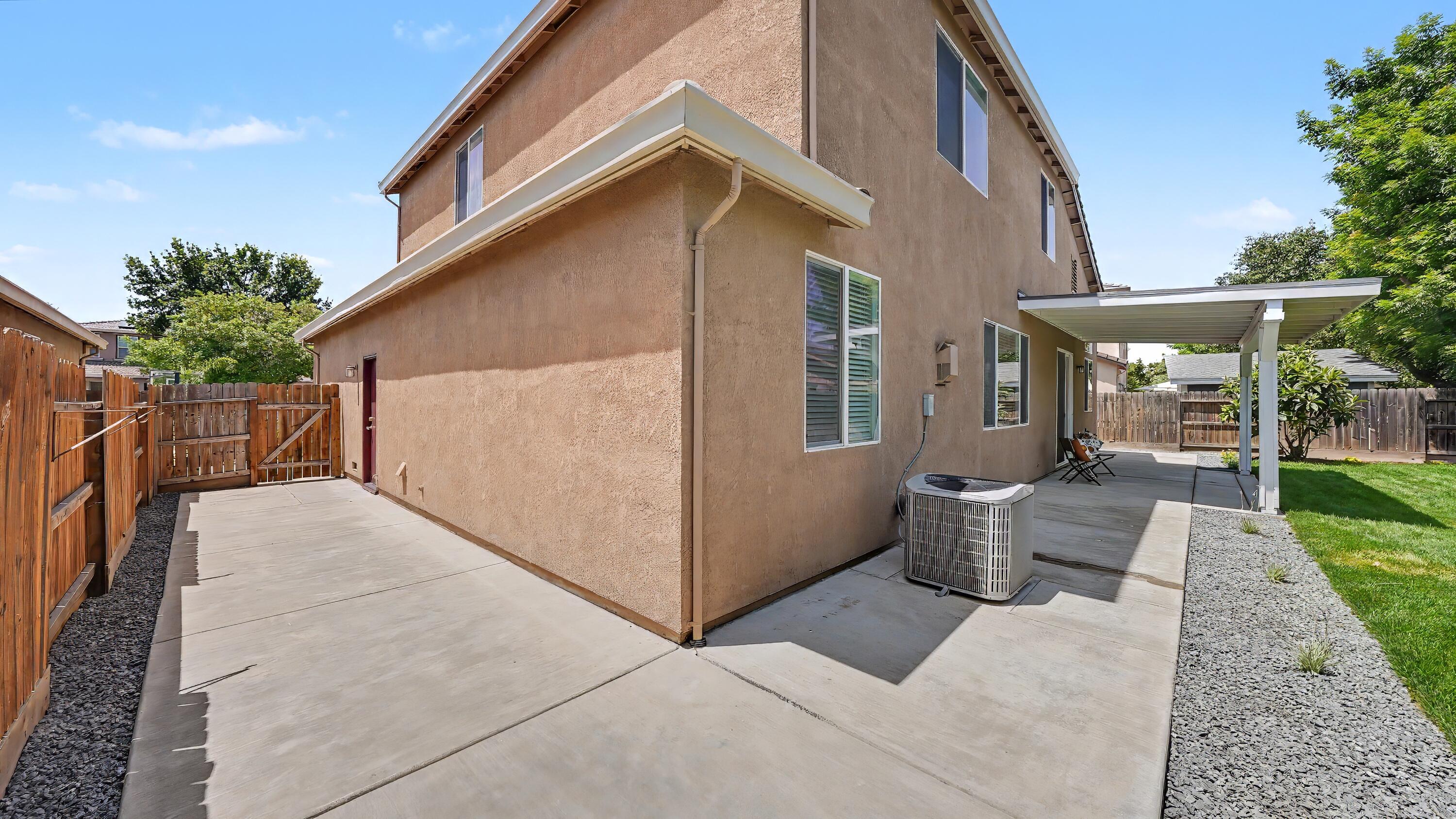 4212 W Clinton Ct, Visalia, CA 93291