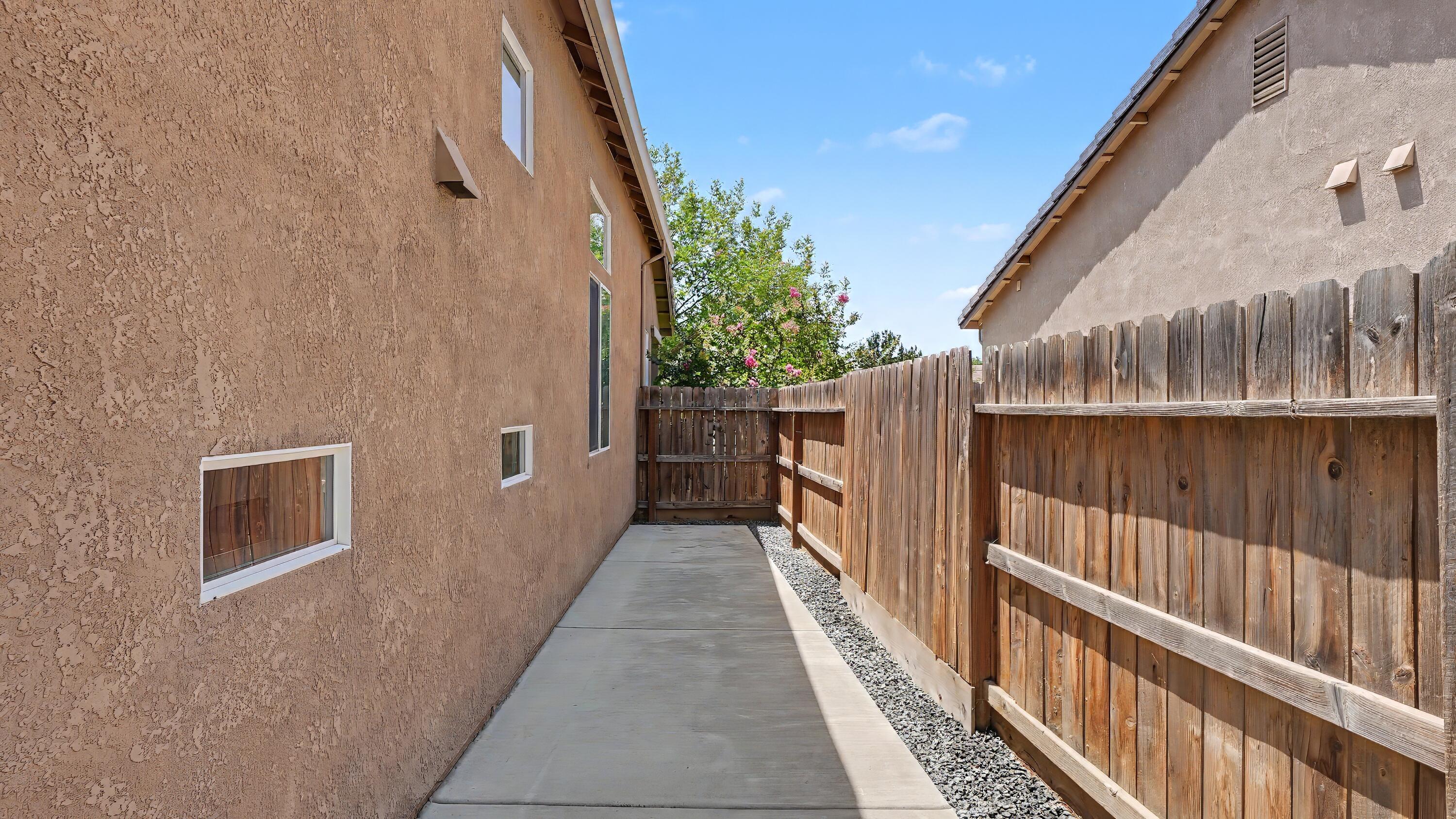 4212 W Clinton Ct, Visalia, CA 93291
