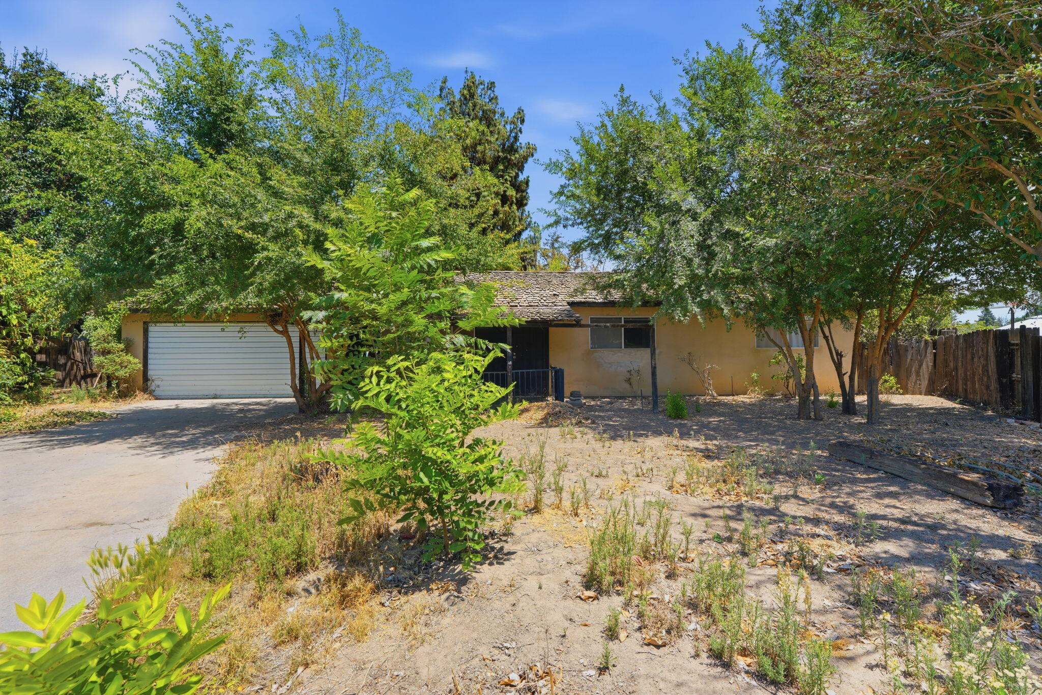 1924 S Tipton Ct, Visalia, CA 93292