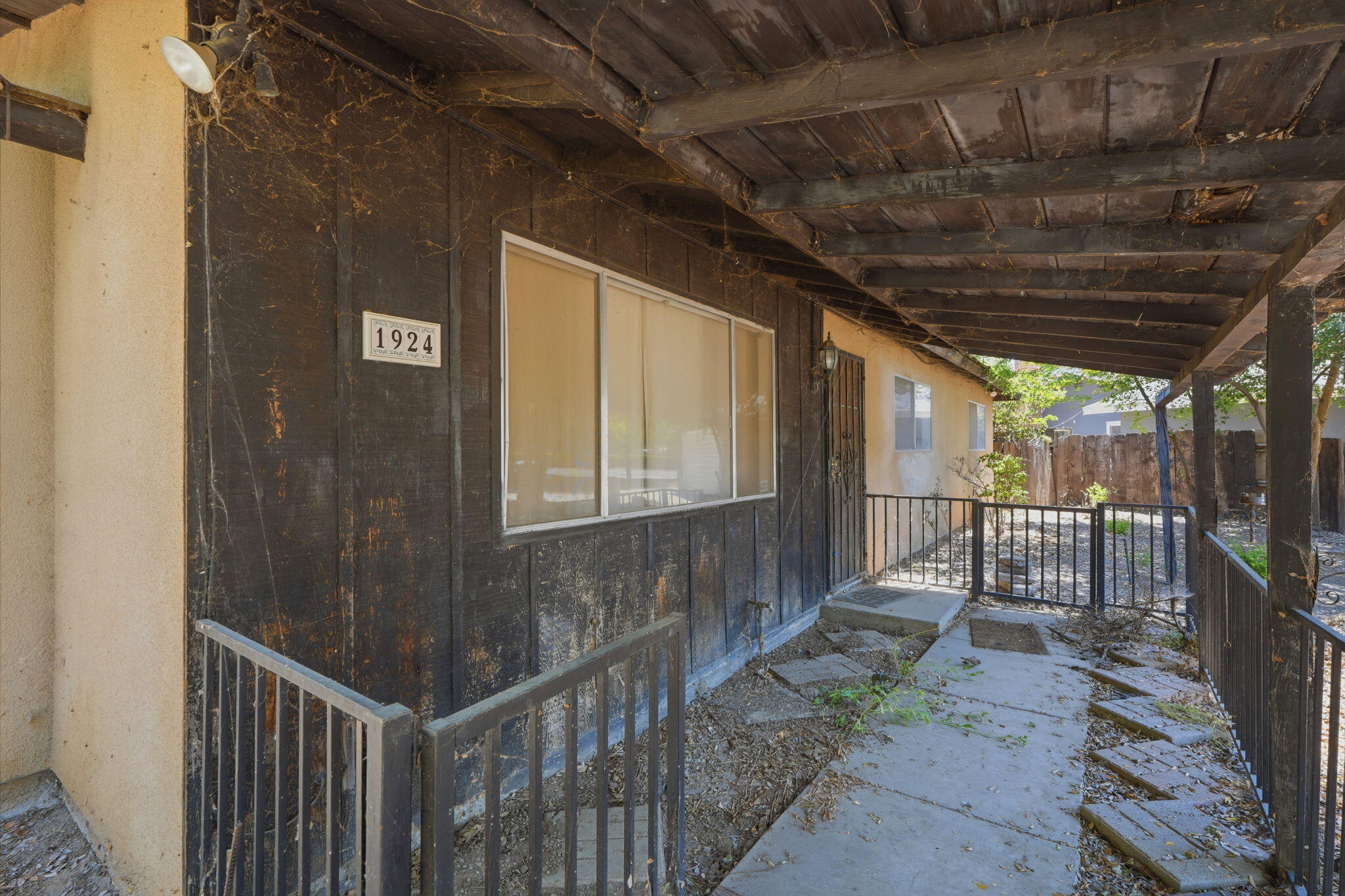 1924 S Tipton Ct, Visalia, CA 93292