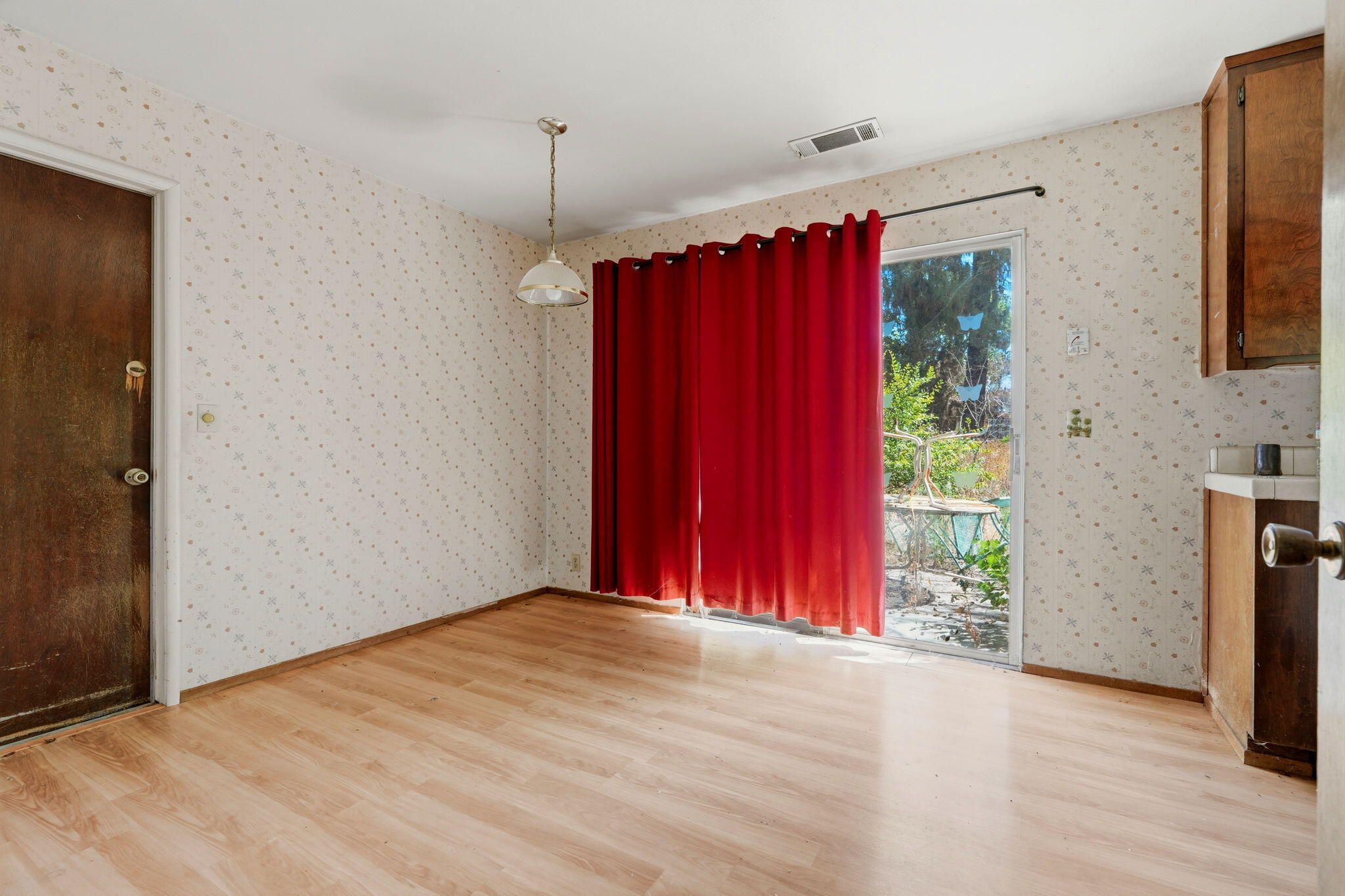 1924 S Tipton Ct, Visalia, CA 93292