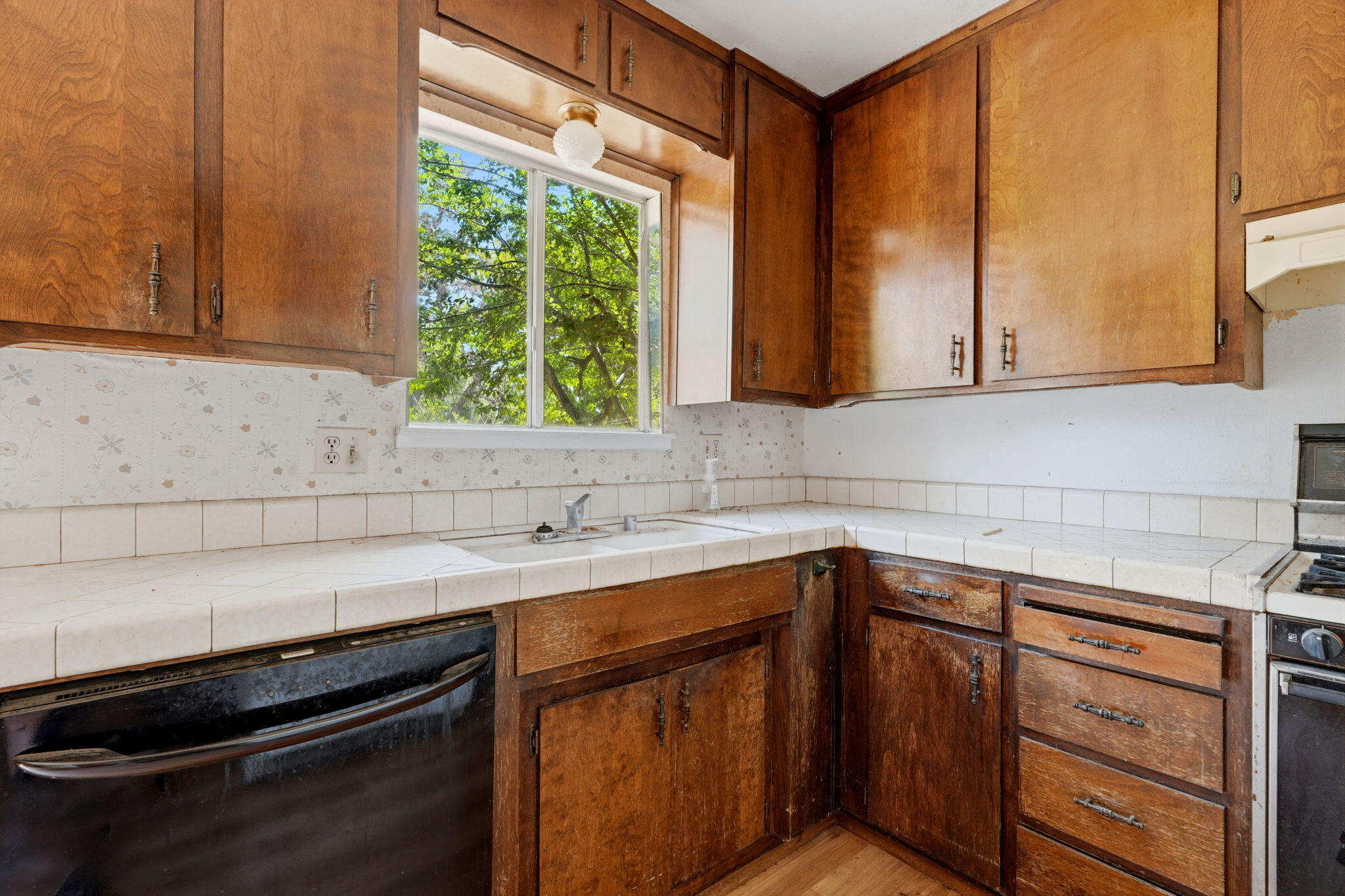 1924 S Tipton Ct, Visalia, CA 93292