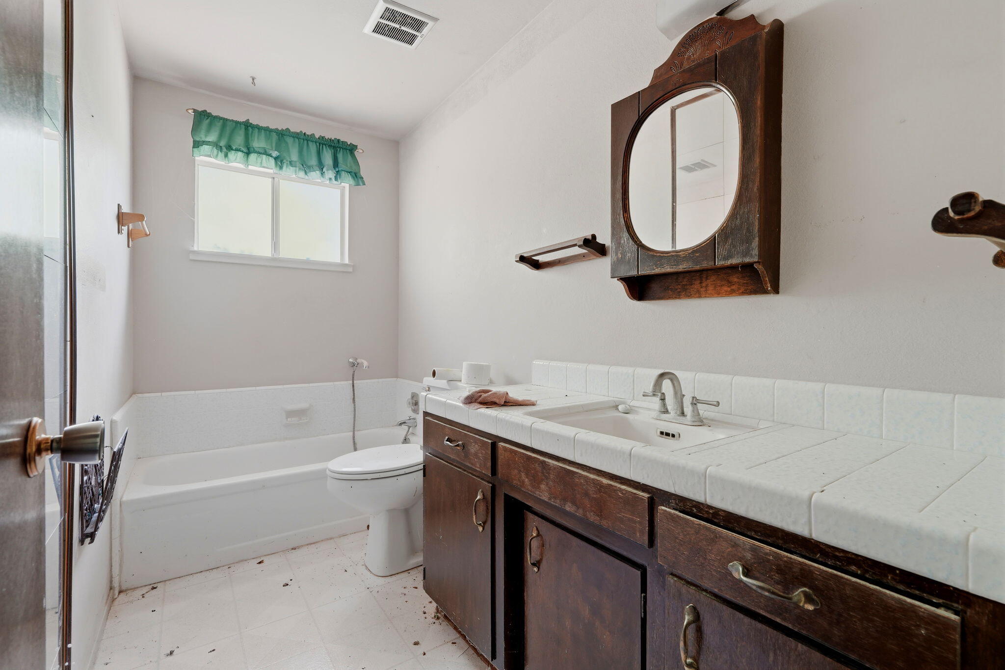 1924 S Tipton Ct, Visalia, CA 93292
