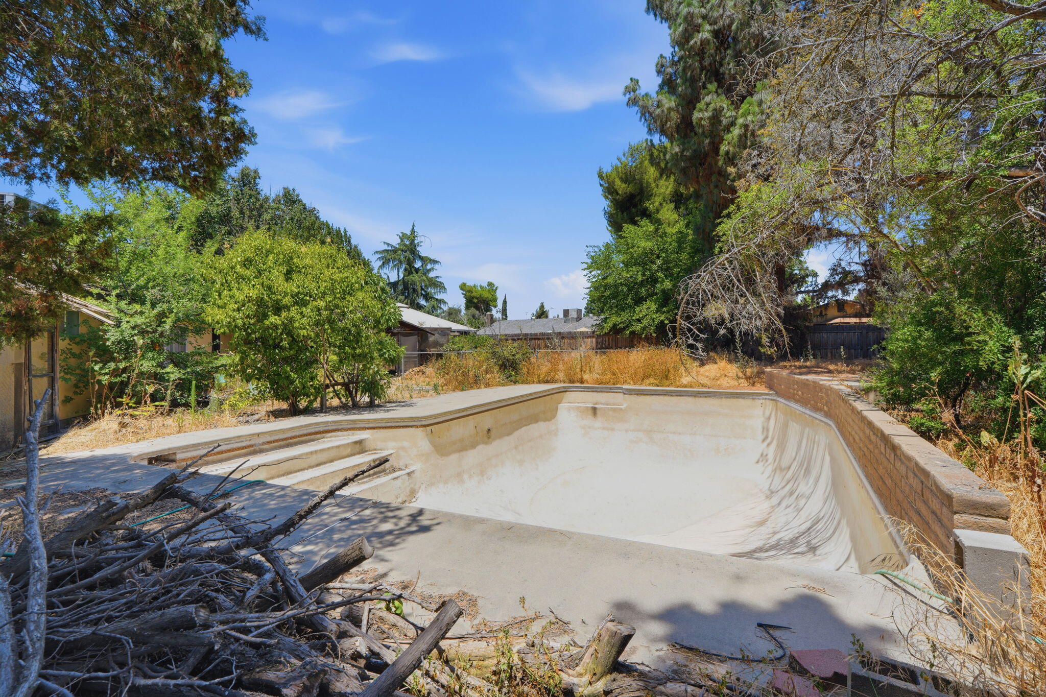 1924 S Tipton Ct, Visalia, CA 93292