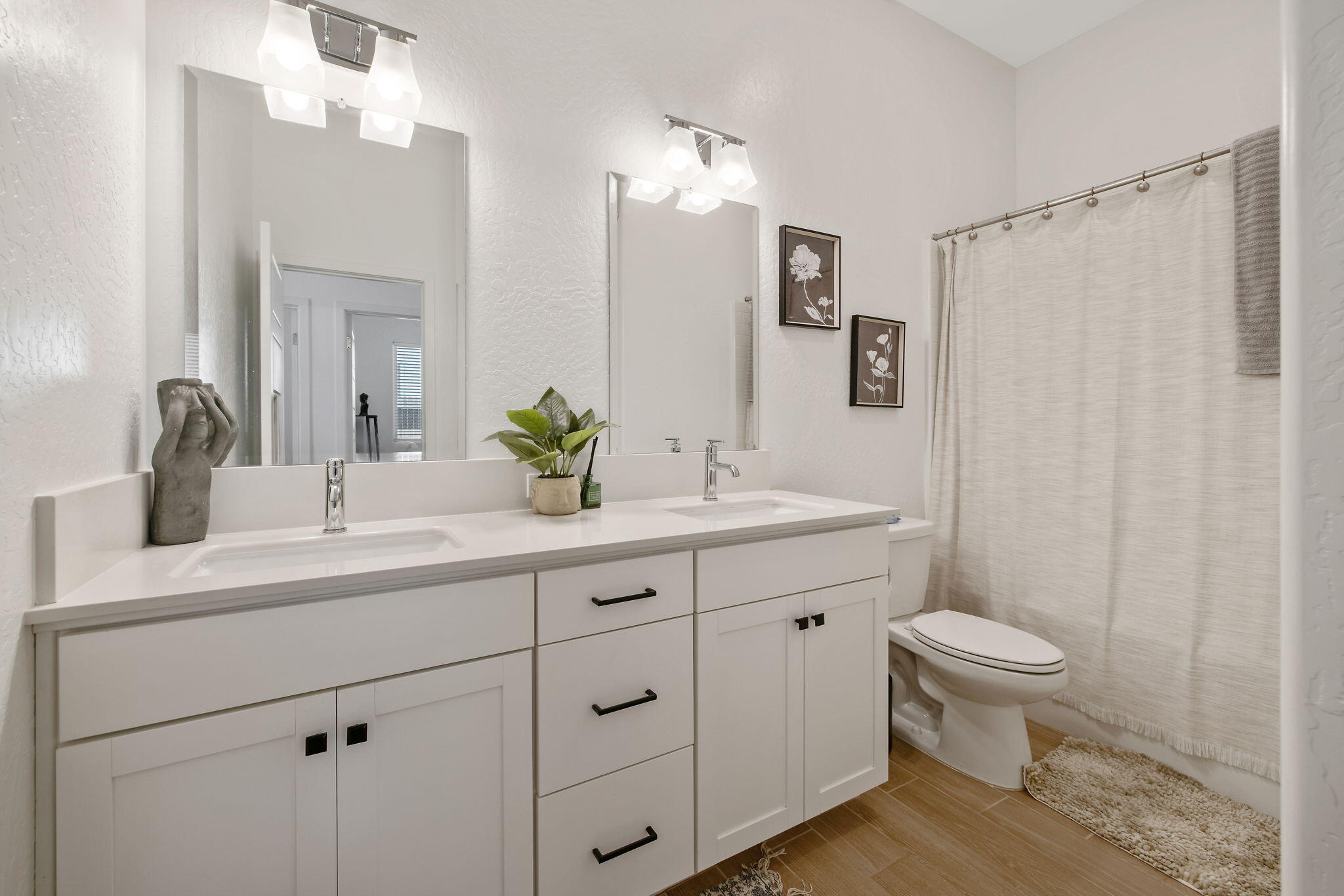 3733 N Clay St, Visalia, CA 93291
