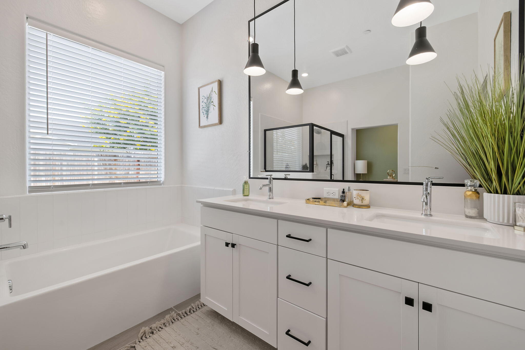 3733 N Clay St, Visalia, CA 93291