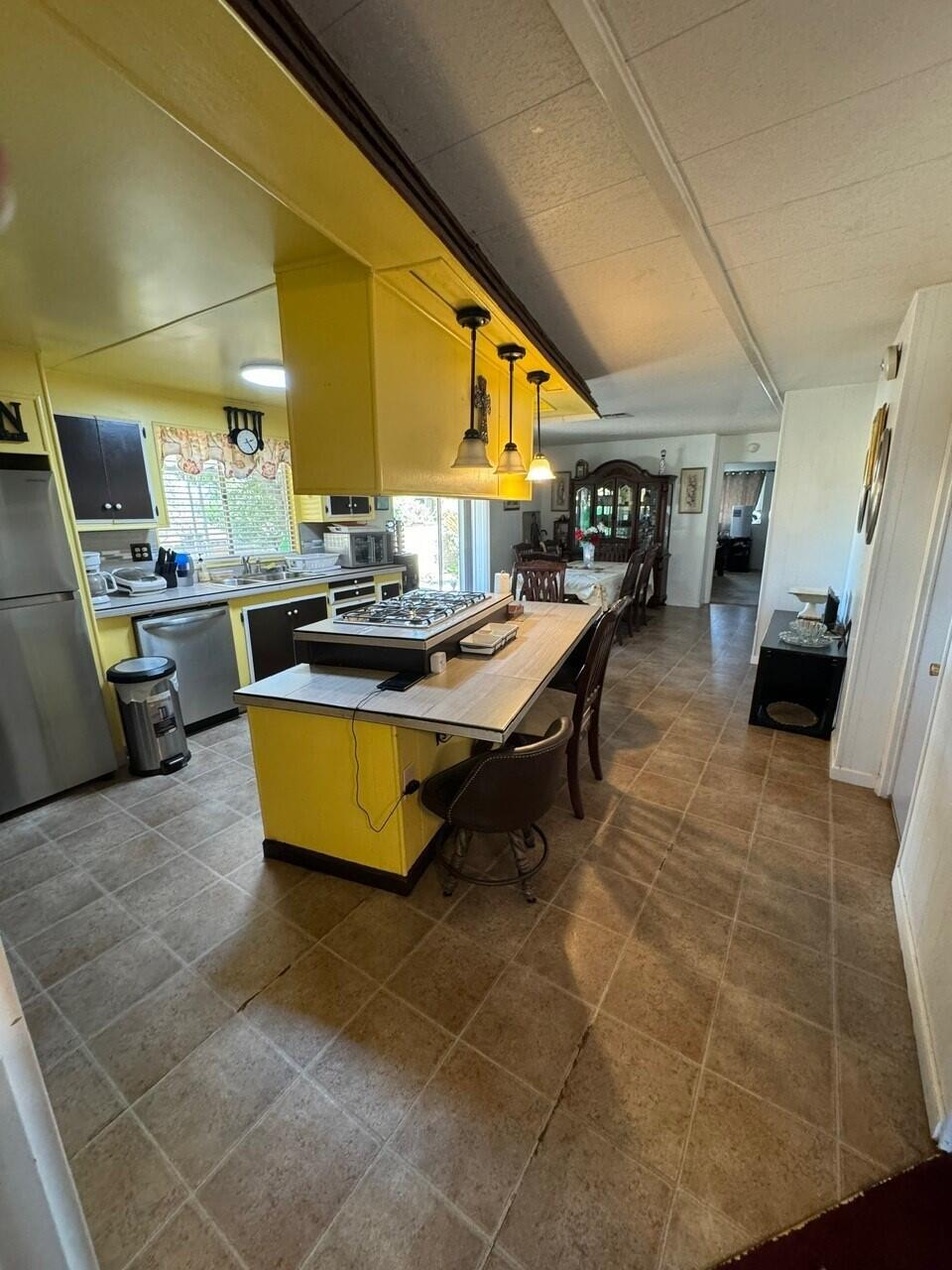 2627 W Midvalley Ave #10, Visalia, CA 93277