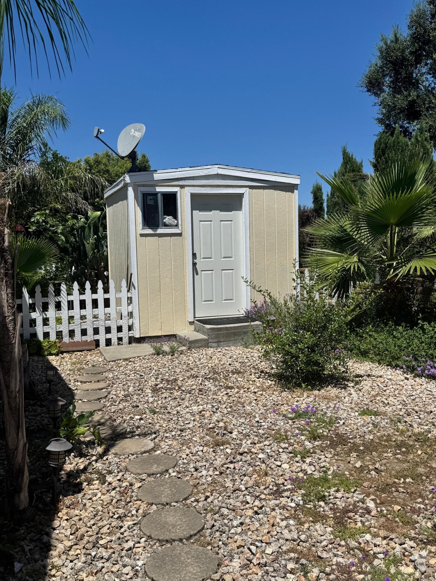 2627 W Midvalley Ave #10, Visalia, CA 93277